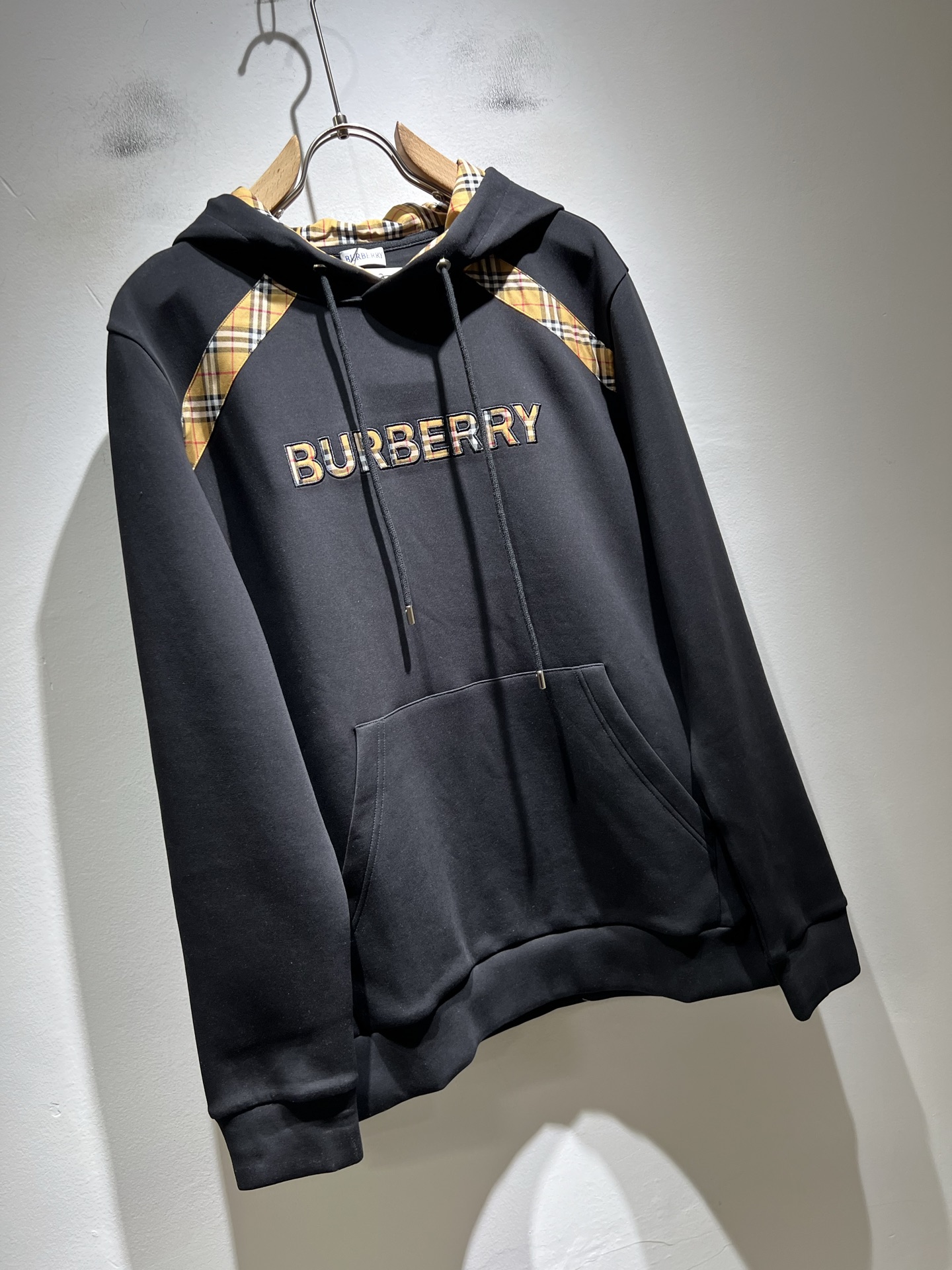 BURBER*Y巴*莉 2025秋冬新款男女同款👫基础休闲百搭棉质连帽卫衣，男女同款卫衣！贸易公司渠道稀