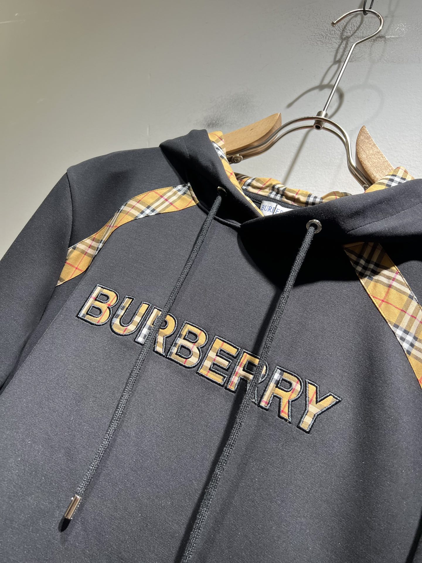 BURBER*Y巴*莉 2025秋冬新款男女同款👫基础休闲百搭棉质连帽卫衣，男女同款卫衣！贸易公司渠道稀