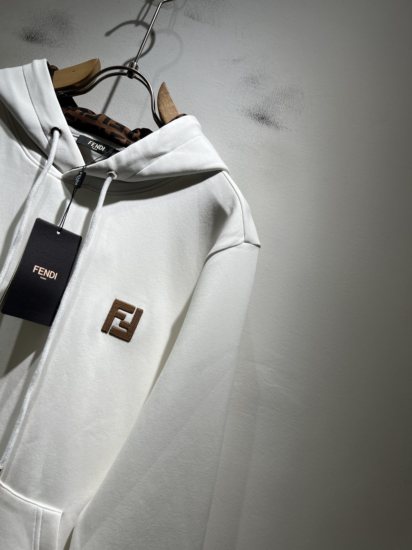 FEN*I 芬*迪2025秋冬新款FD家族男女同款连帽卫衣，男女同款👫百搭。意大利原厂订单，FD家族人气