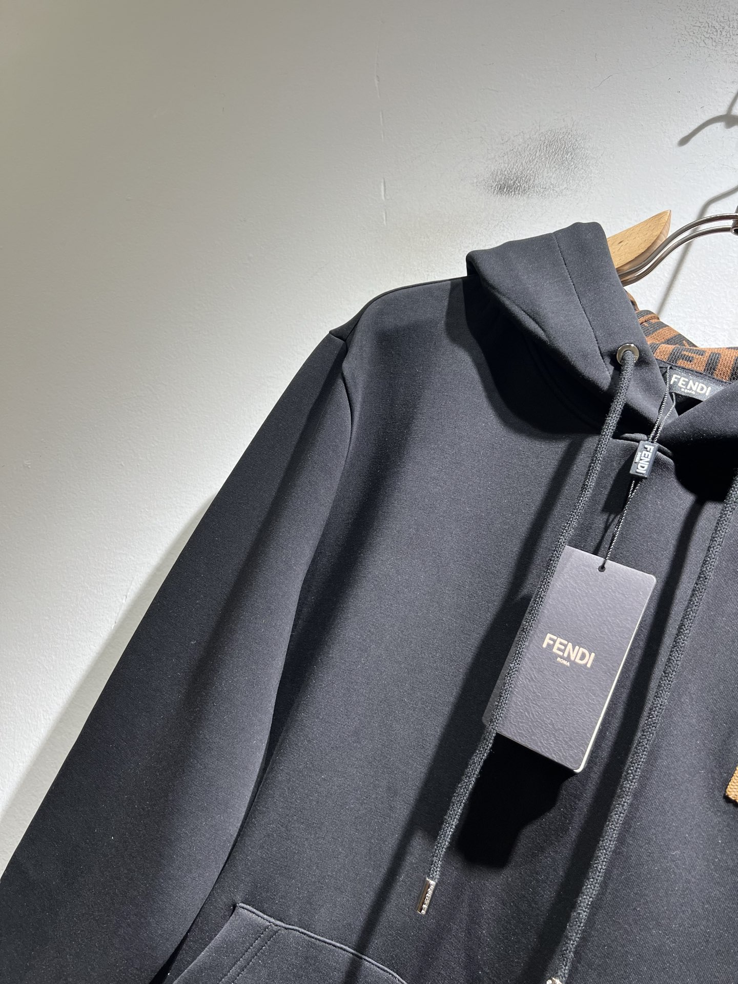 FEN*I 芬*迪2025秋冬新款FD家族男女同款连帽卫衣，男女同款👫百搭。意大利原厂订单，FD家族人气