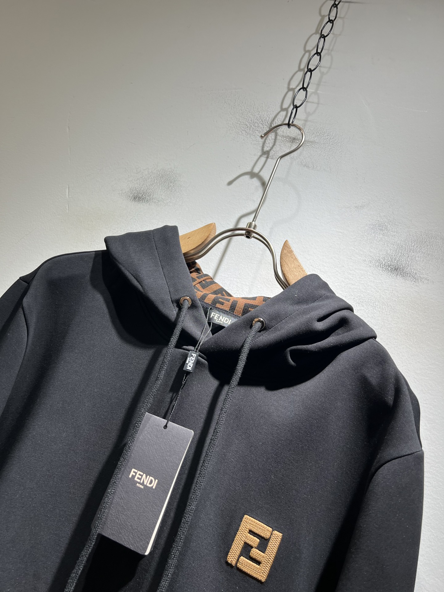 FEN*I 芬*迪2025秋冬新款FD家族男女同款连帽卫衣，男女同款👫百搭。意大利原厂订单，FD家族人气