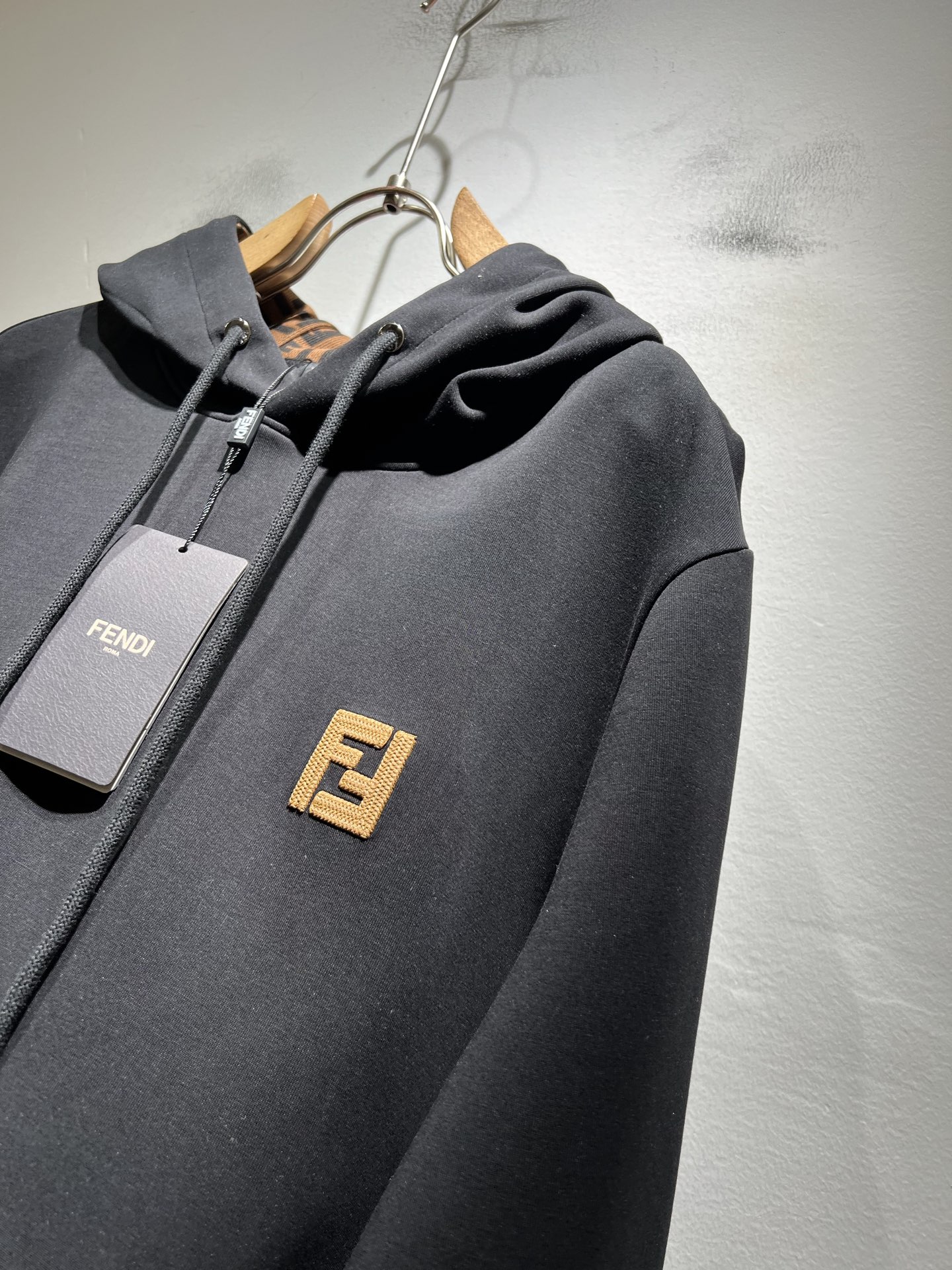FEN*I 芬*迪2025秋冬新款FD家族男女同款连帽卫衣，男女同款👫百搭。意大利原厂订单，FD家族人气