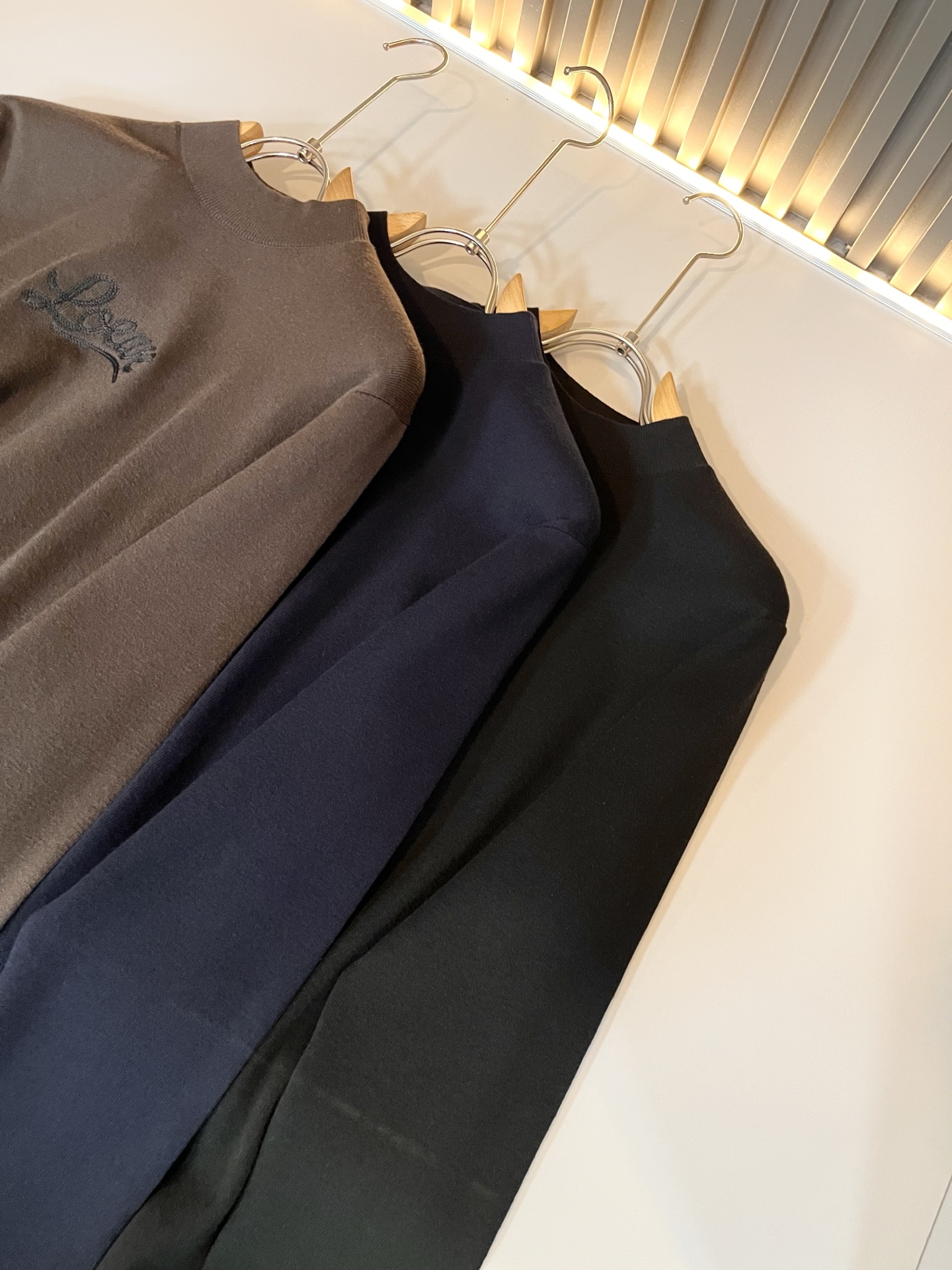 LO*WE/罗*威2025秋冬新款针织羊毛衫，贸易公司渠道货，2025年最新品，官柜同步售卖，经典明星级