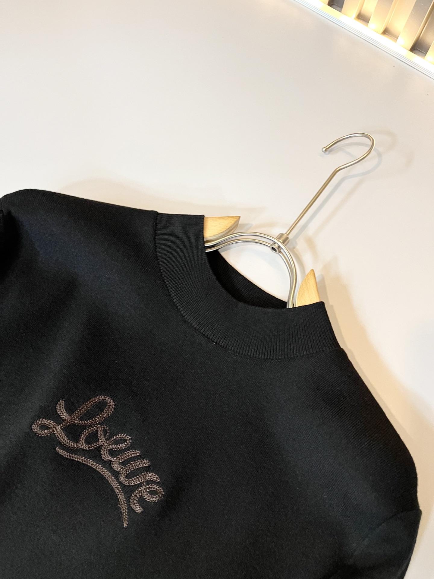 LO*WE/罗*威2025秋冬新款针织羊毛衫，贸易公司渠道货，2025年最新品，官柜同步售卖，经典明星级