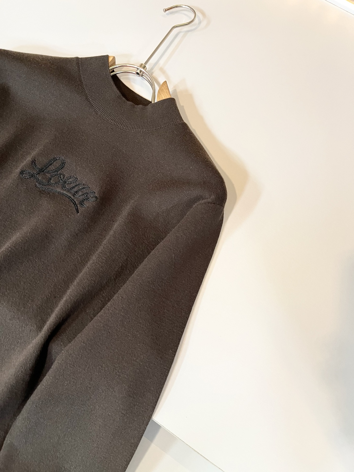 LO*WE/罗*威2025秋冬新款针织羊毛衫，贸易公司渠道货，2025年最新品，官柜同步售卖，经典明星级