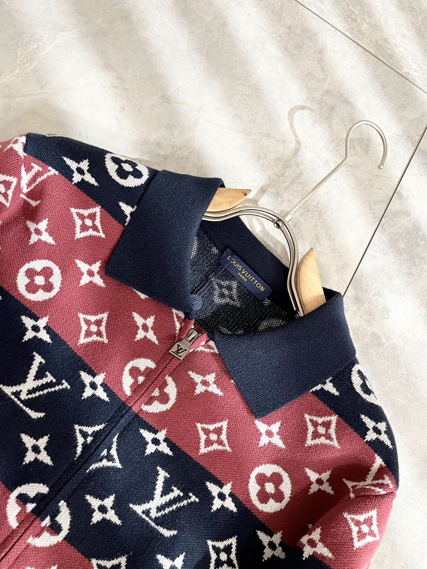 Louis Vuit*on 2025秋冬路易家族轻奢针织羊毛衫！男女同款👫装饰！ 路易家族的新高端，细节