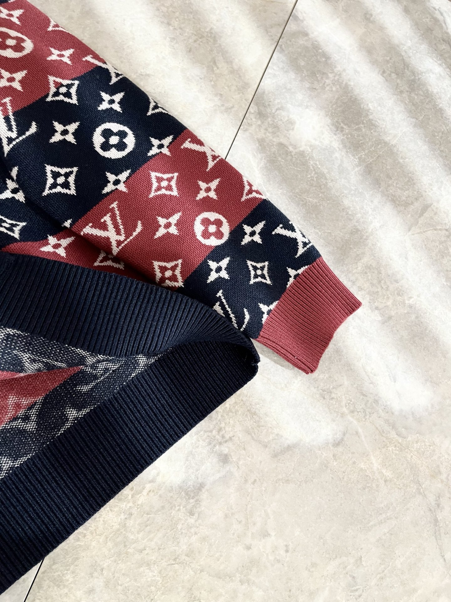 Louis Vuit*on 2025秋冬路易家族轻奢针织羊毛衫！男女同款👫装饰！ 路易家族的新高端，细节