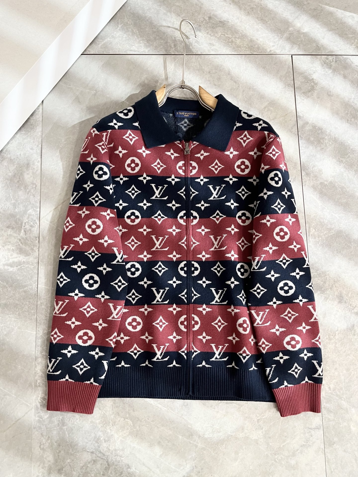 Louis Vuit*on 2025秋冬路易家族轻奢针织羊毛衫！男女同款👫装饰！ 路易家族的新高端，细节