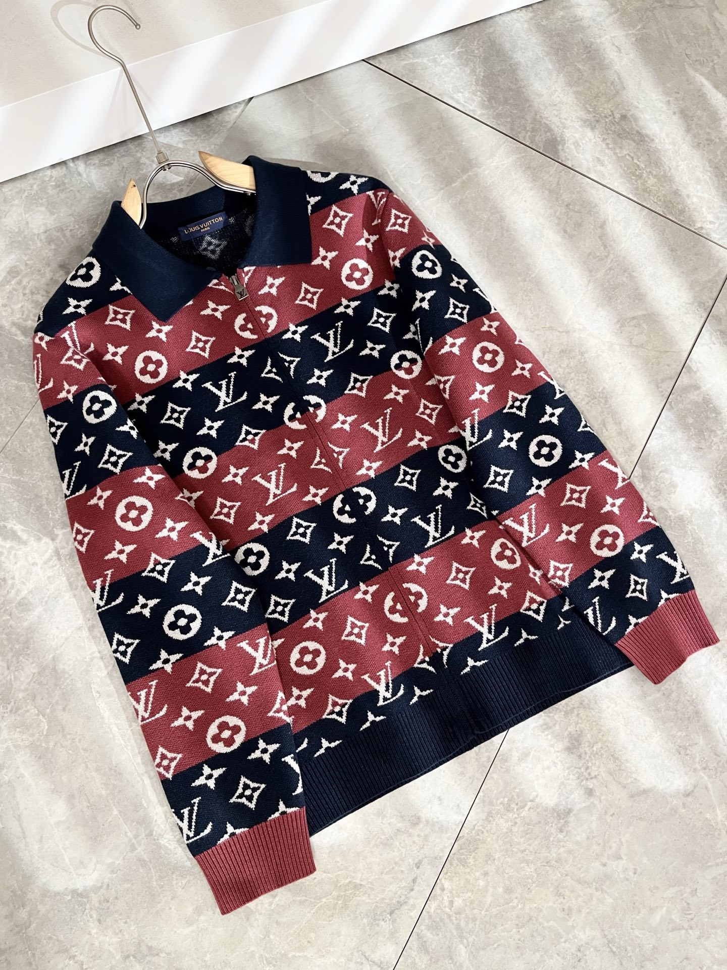 Louis Vuit*on 2025秋冬路易家族轻奢针织羊毛衫！男女同款👫装饰！ 路易家族的新高端，细节