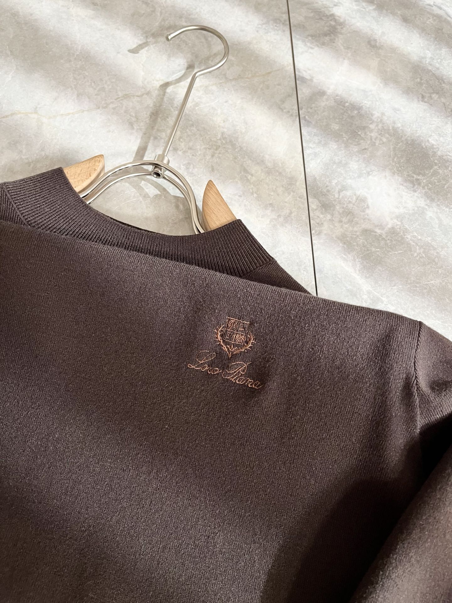 Loro Piana诺悠翩雅 2025秋冬男士最新的贸易订单针织羊毛衫，全品相！！上身舒适透气，不僵硬，