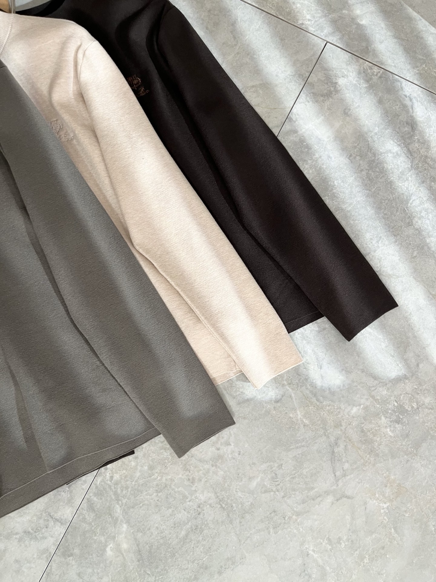 Loro Piana诺悠翩雅 2025秋冬男士最新的贸易订单针织羊毛衫，全品相！！上身舒适透气，不僵硬，