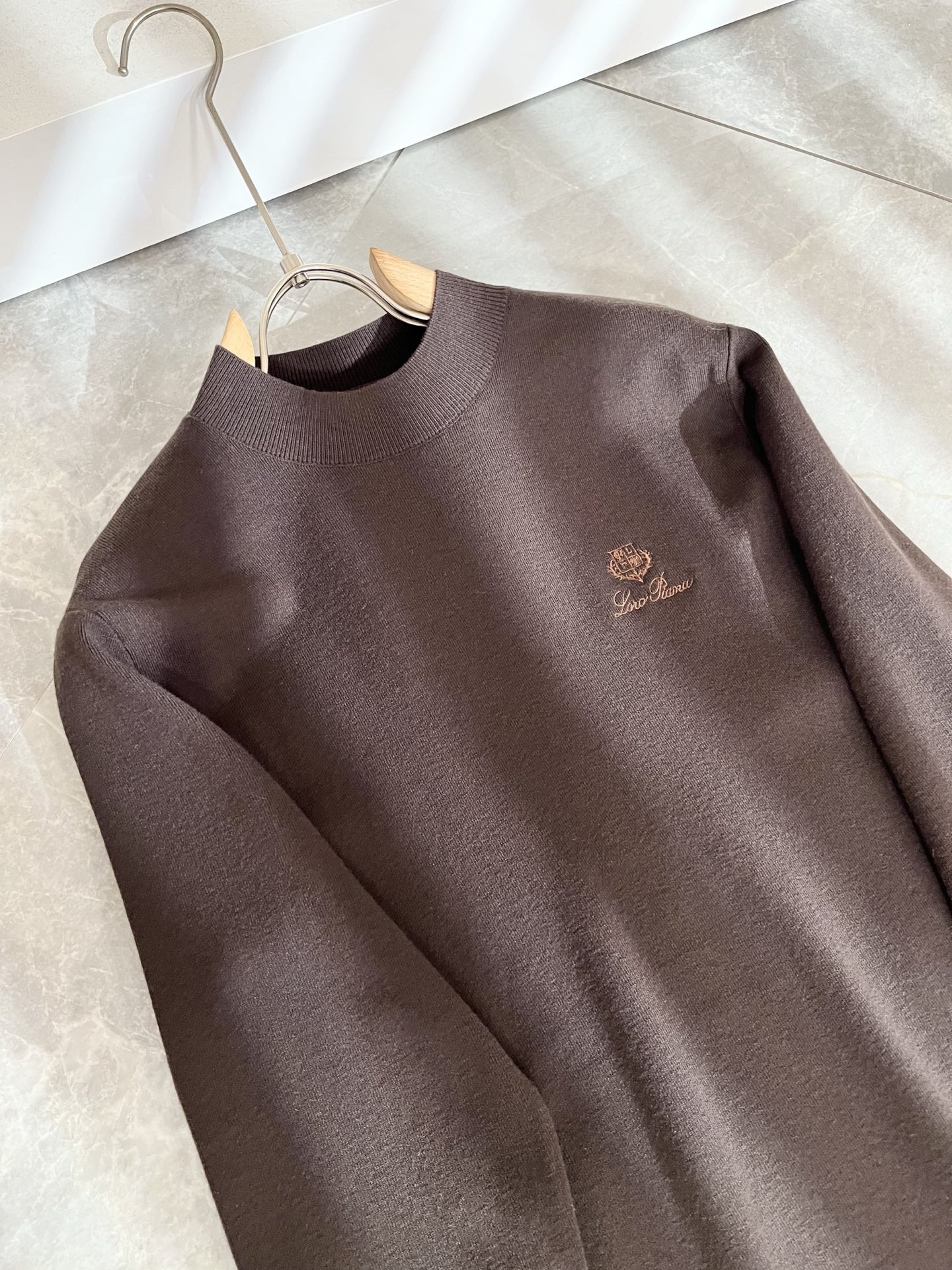 Loro Piana诺悠翩雅 2025秋冬男士最新的贸易订单针织羊毛衫，全品相！！上身舒适透气，不僵硬，