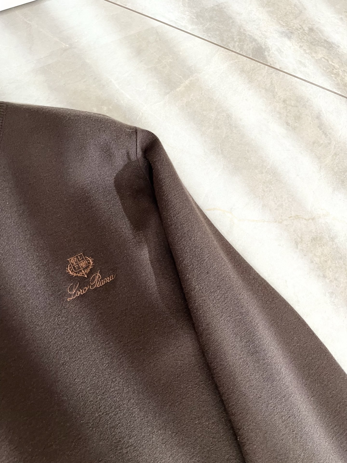 Loro Piana诺悠翩雅 2025秋冬男士最新的贸易订单针织羊毛衫，全品相！！上身舒适透气，不僵硬，