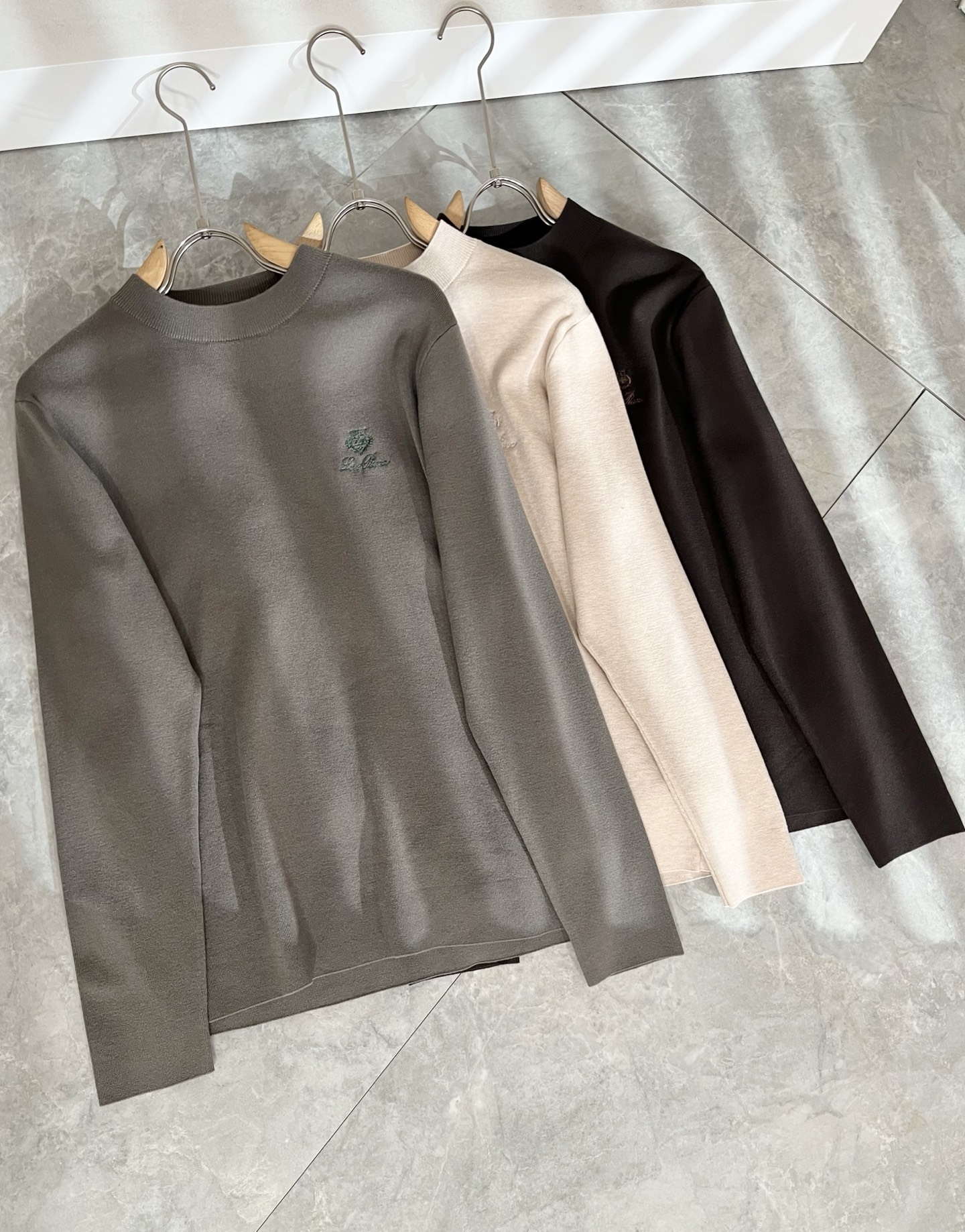 Loro Piana诺悠翩雅 2025秋冬男士最新的贸易订单针织羊毛衫，全品相！！上身舒适透气，不僵硬，