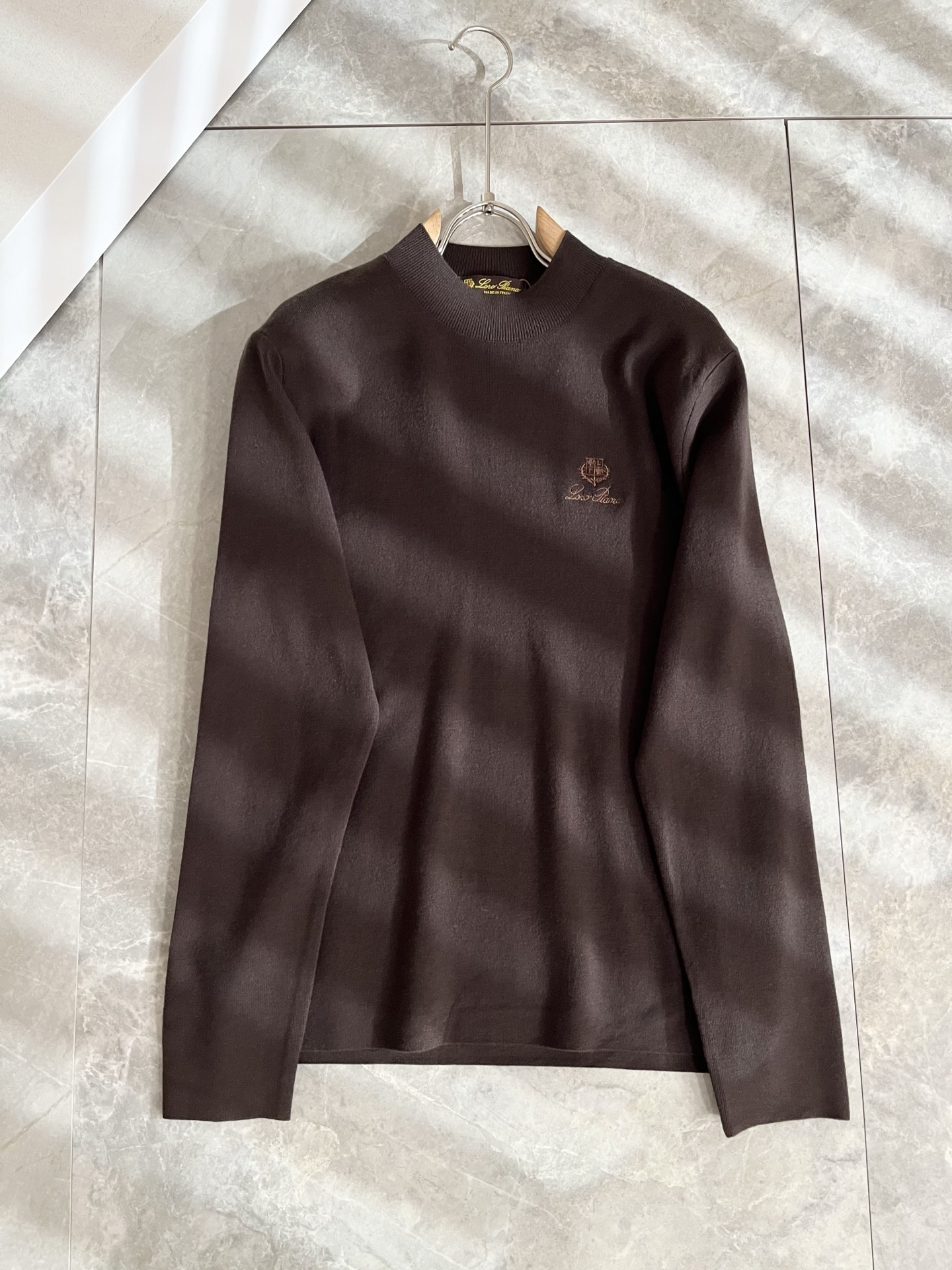 Loro Piana诺悠翩雅 2025秋冬男士最新的贸易订单针织羊毛衫，全品相！！上身舒适透气，不僵硬，