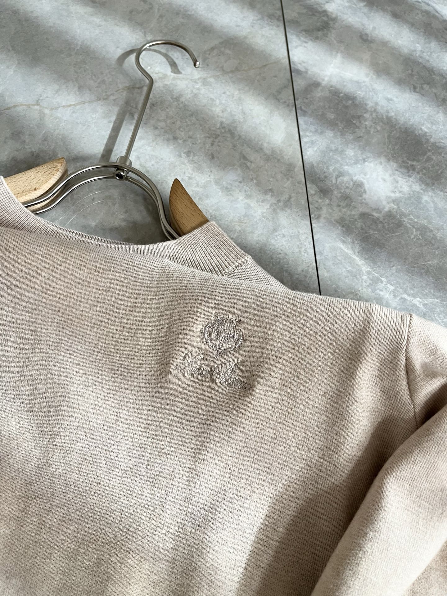 Loro Piana诺悠翩雅 2025秋冬男士最新的贸易订单针织羊毛衫，全品相！！上身舒适透气，不僵硬，