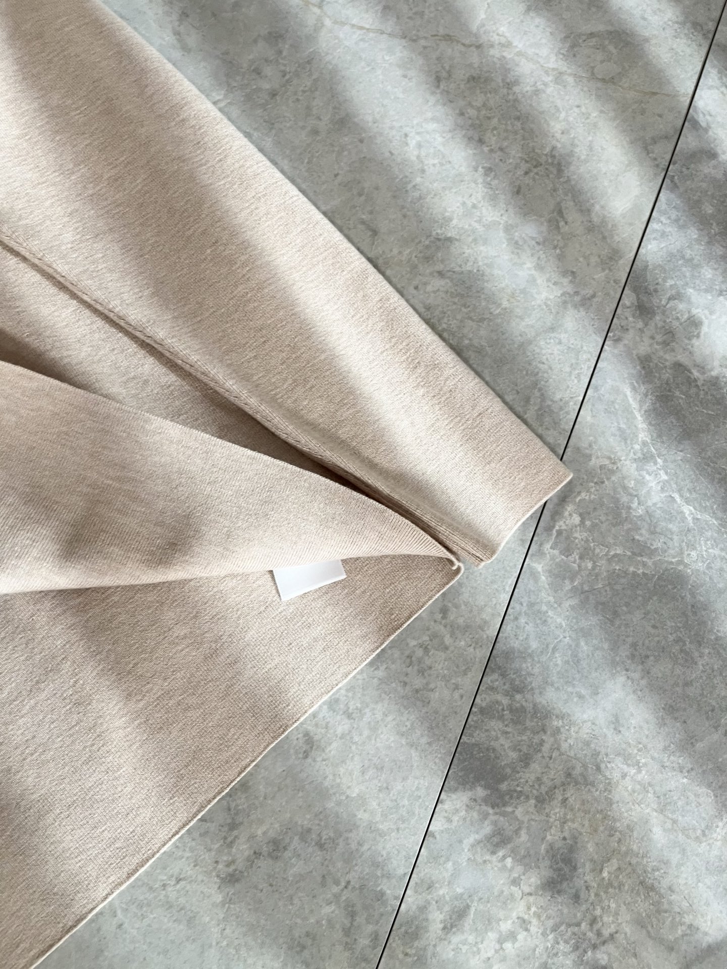 Loro Piana诺悠翩雅 2025秋冬男士最新的贸易订单针织羊毛衫，全品相！！上身舒适透气，不僵硬，