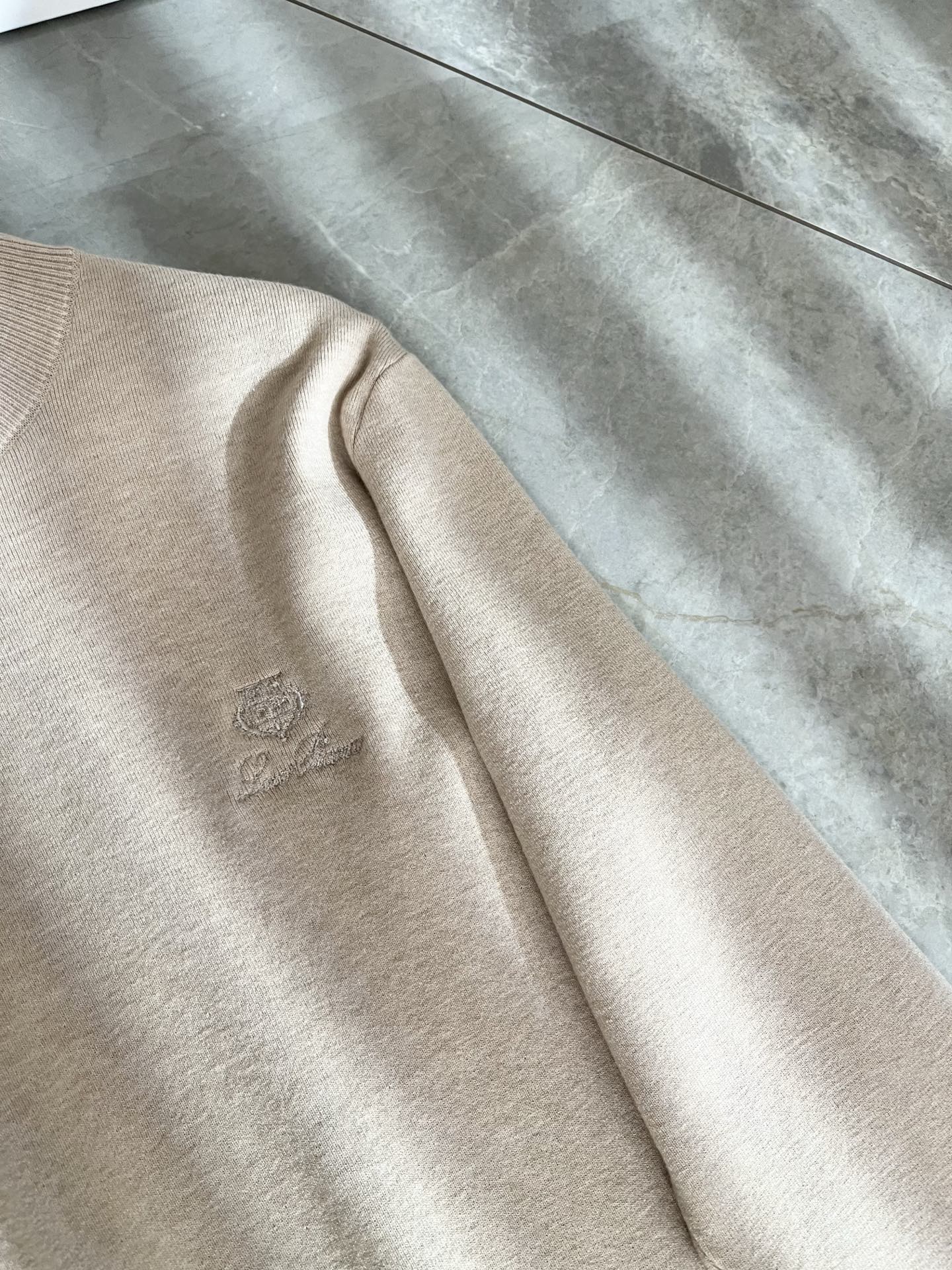 Loro Piana诺悠翩雅 2025秋冬男士最新的贸易订单针织羊毛衫，全品相！！上身舒适透气，不僵硬，