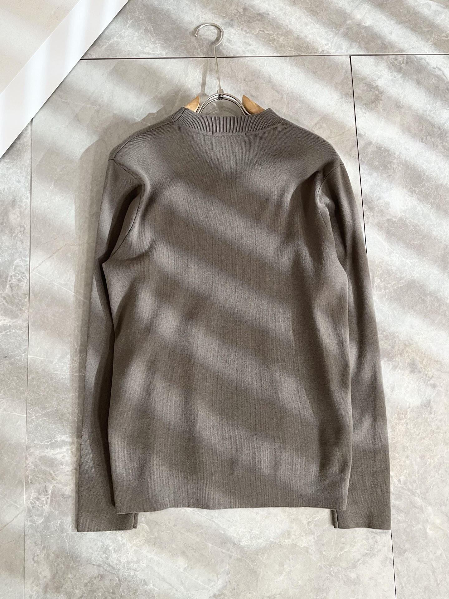 Loro Piana诺悠翩雅 2025秋冬男士最新的贸易订单针织羊毛衫，全品相！！上身舒适透气，不僵硬，