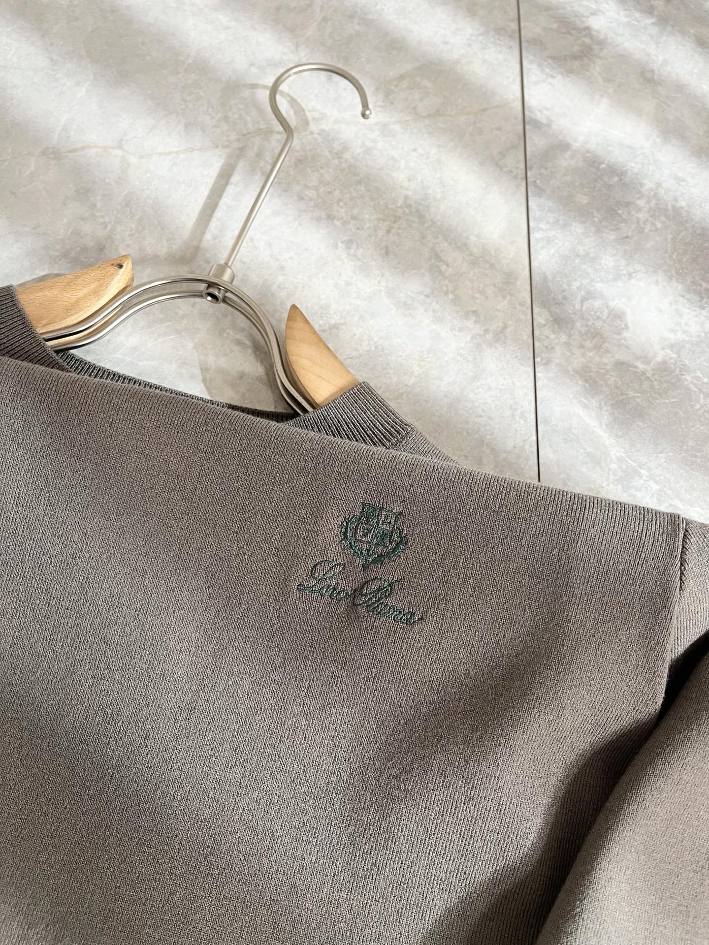 Loro Piana诺悠翩雅 2025秋冬男士最新的贸易订单针织羊毛衫，全品相！！上身舒适透气，不僵硬，