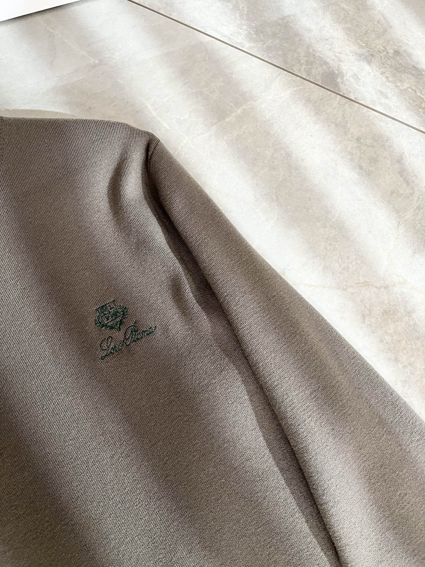 Loro Piana诺悠翩雅 2025秋冬男士最新的贸易订单针织羊毛衫，全品相！！上身舒适透气，不僵硬，