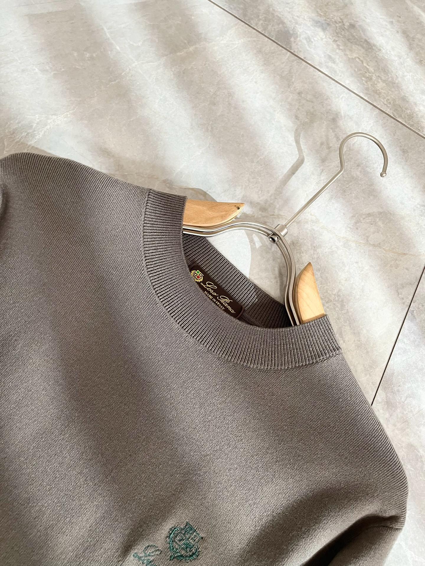 Loro Piana诺悠翩雅 2025秋冬男士最新的贸易订单针织羊毛衫，全品相！！上身舒适透气，不僵硬，