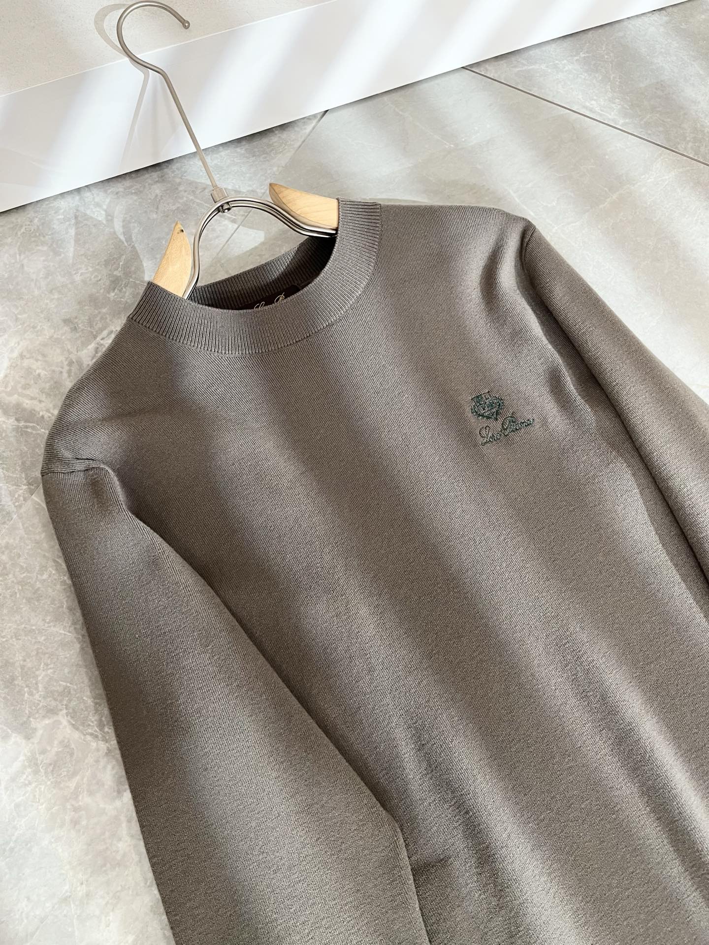 Loro Piana诺悠翩雅 2025秋冬男士最新的贸易订单针织羊毛衫，全品相！！上身舒适透气，不僵硬，