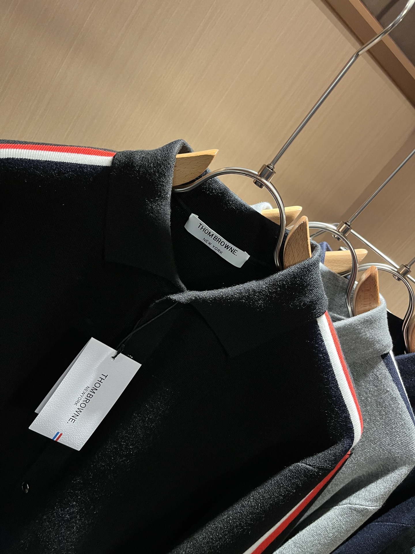 ThomBrow*e汤姆*朗2025秋冬新款男女同款👫针织羊毛开衫，今年的专柜新品，男女同款👫超软羊毛面