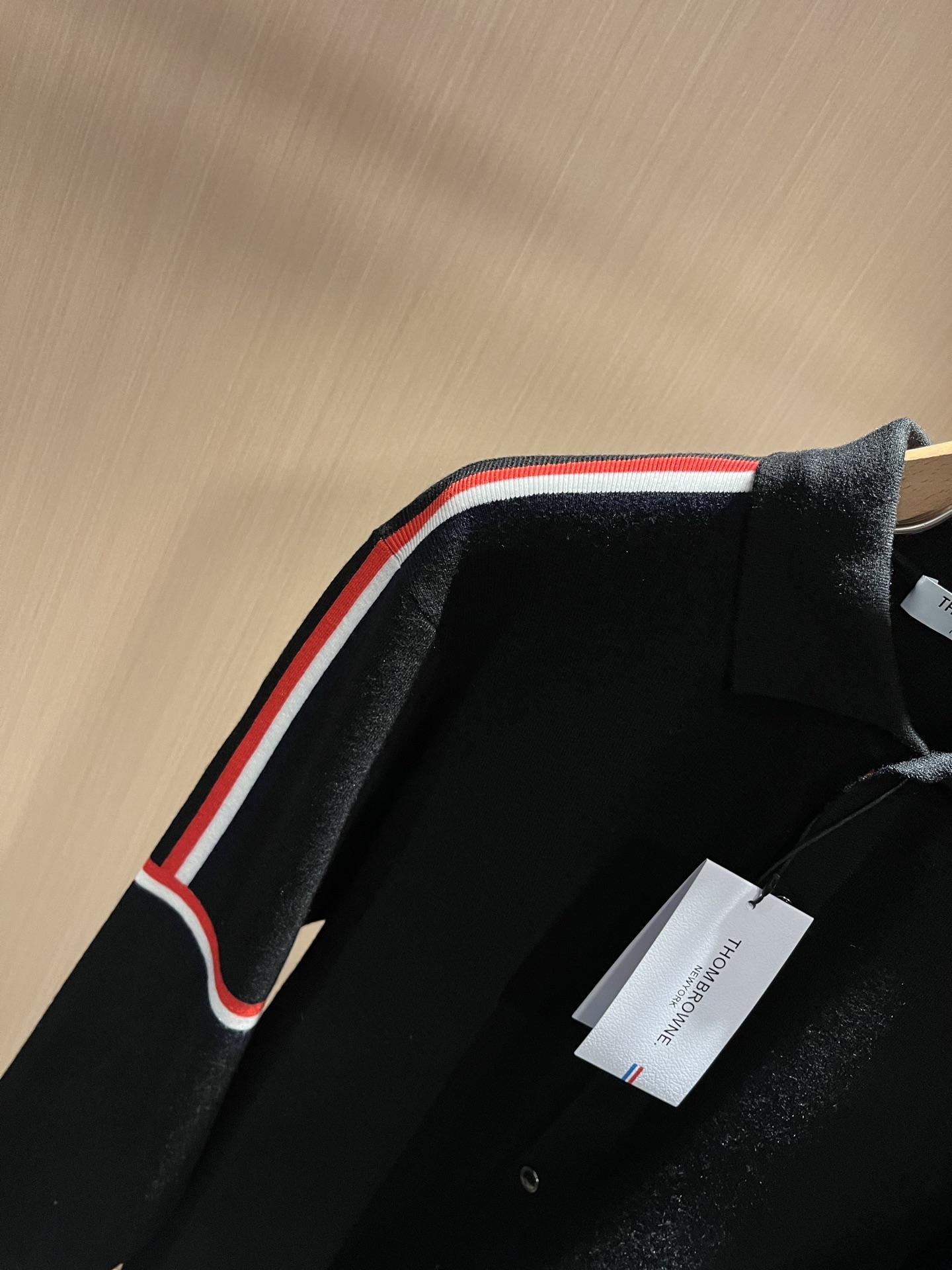 ThomBrow*e汤姆*朗2025秋冬新款男女同款👫针织羊毛开衫，今年的专柜新品，男女同款👫超软羊毛面