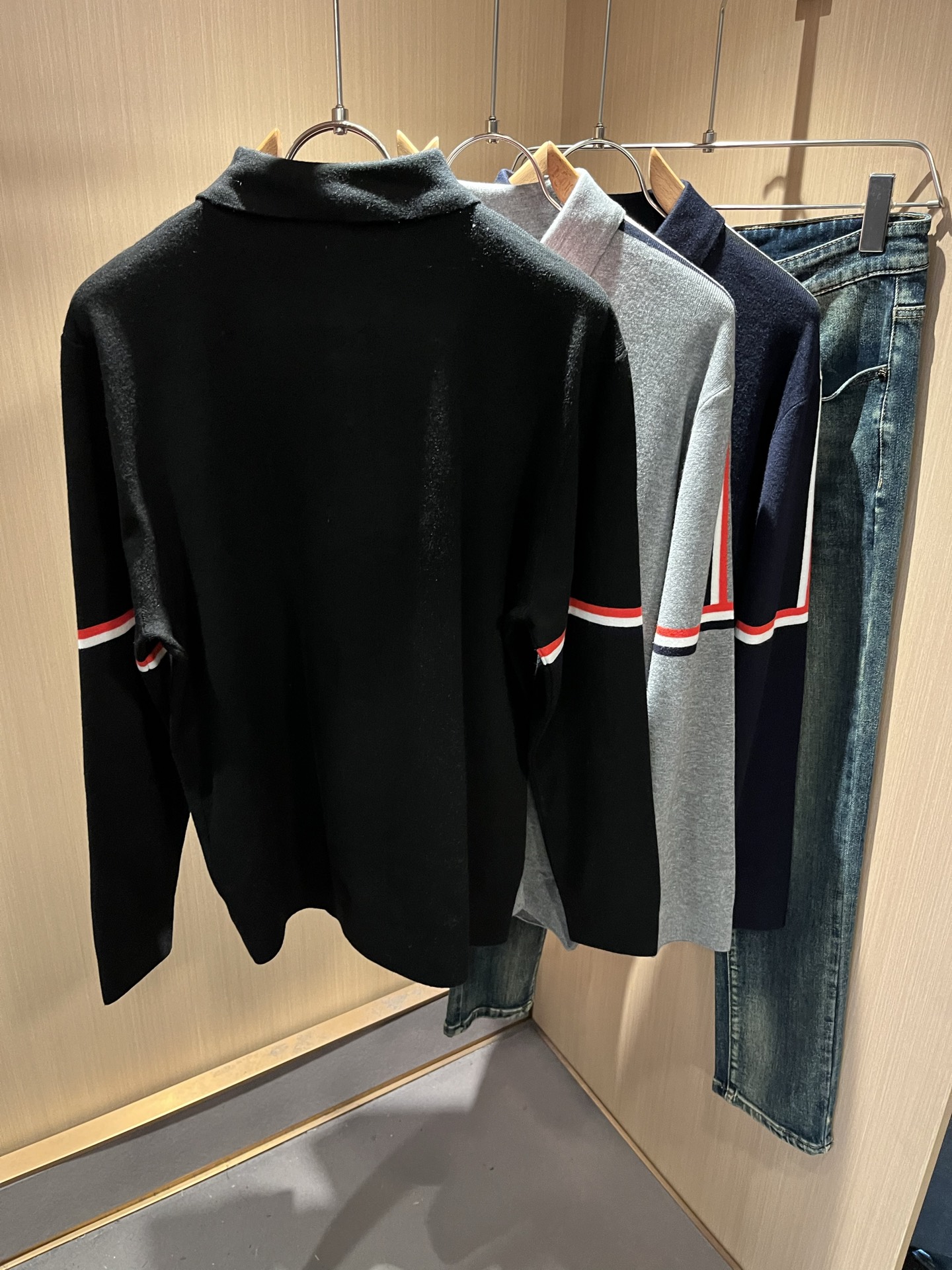 ThomBrow*e汤姆*朗2025秋冬新款男女同款👫针织羊毛开衫，今年的专柜新品，男女同款👫超软羊毛面