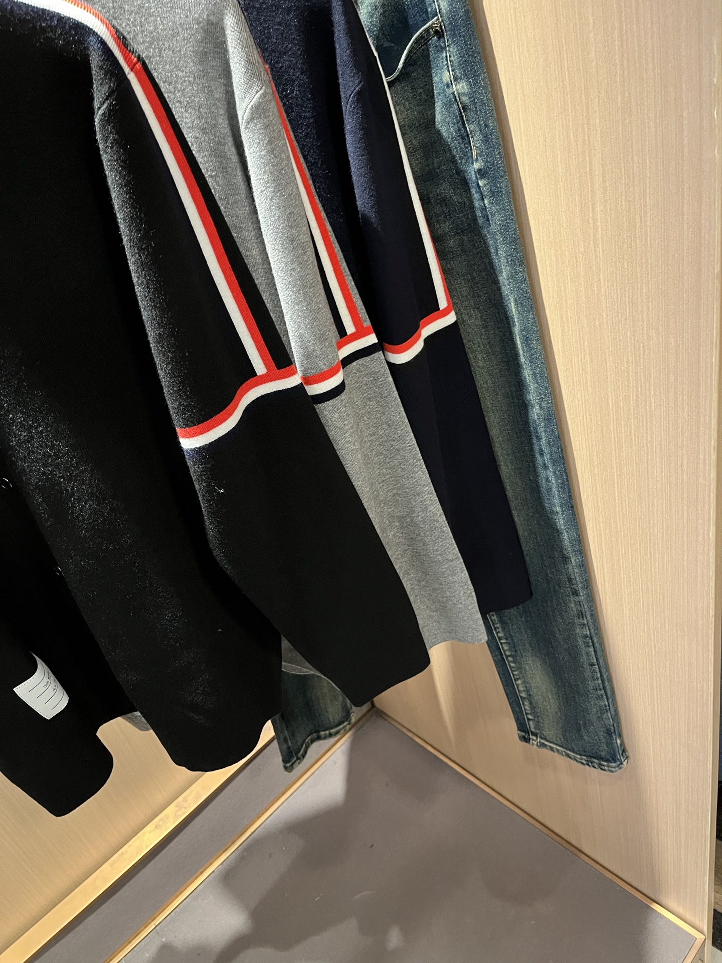 ThomBrow*e汤姆*朗2025秋冬新款男女同款👫针织羊毛开衫，今年的专柜新品，男女同款👫超软羊毛面