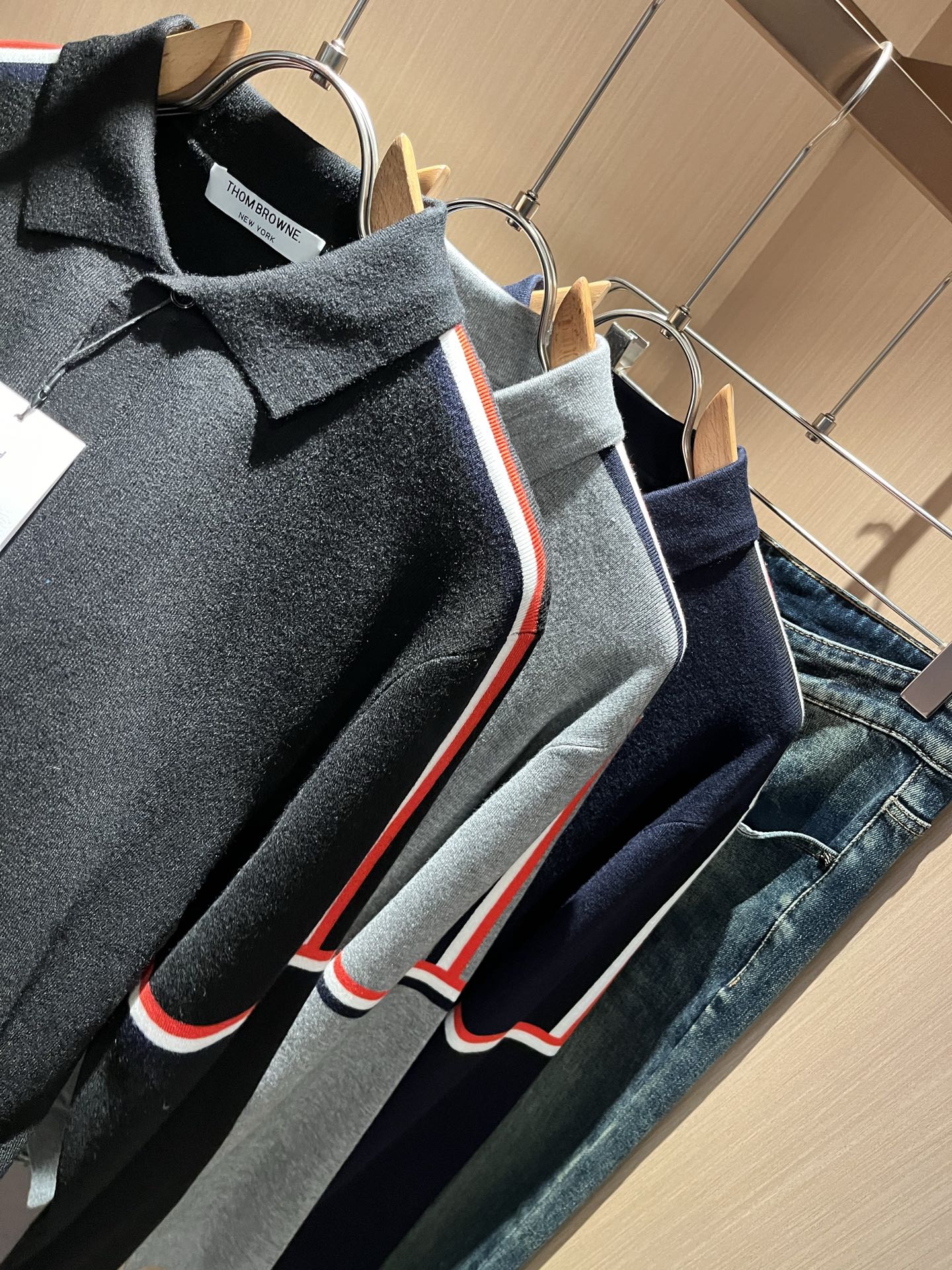 ThomBrow*e汤姆*朗2025秋冬新款男女同款👫针织羊毛开衫，今年的专柜新品，男女同款👫超软羊毛面