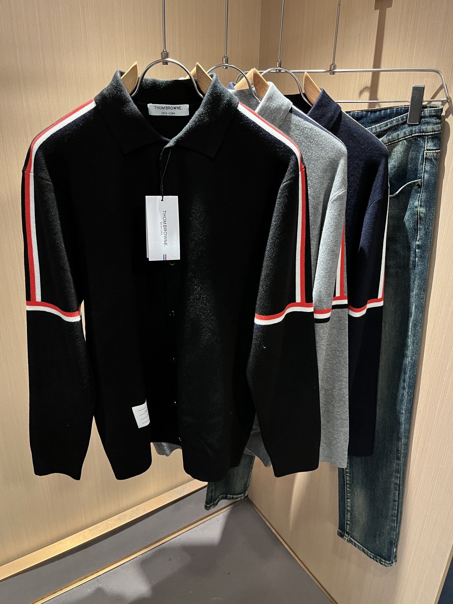 ThomBrow*e汤姆*朗2025秋冬新款男女同款👫针织羊毛开衫，今年的专柜新品，男女同款👫超软羊毛面