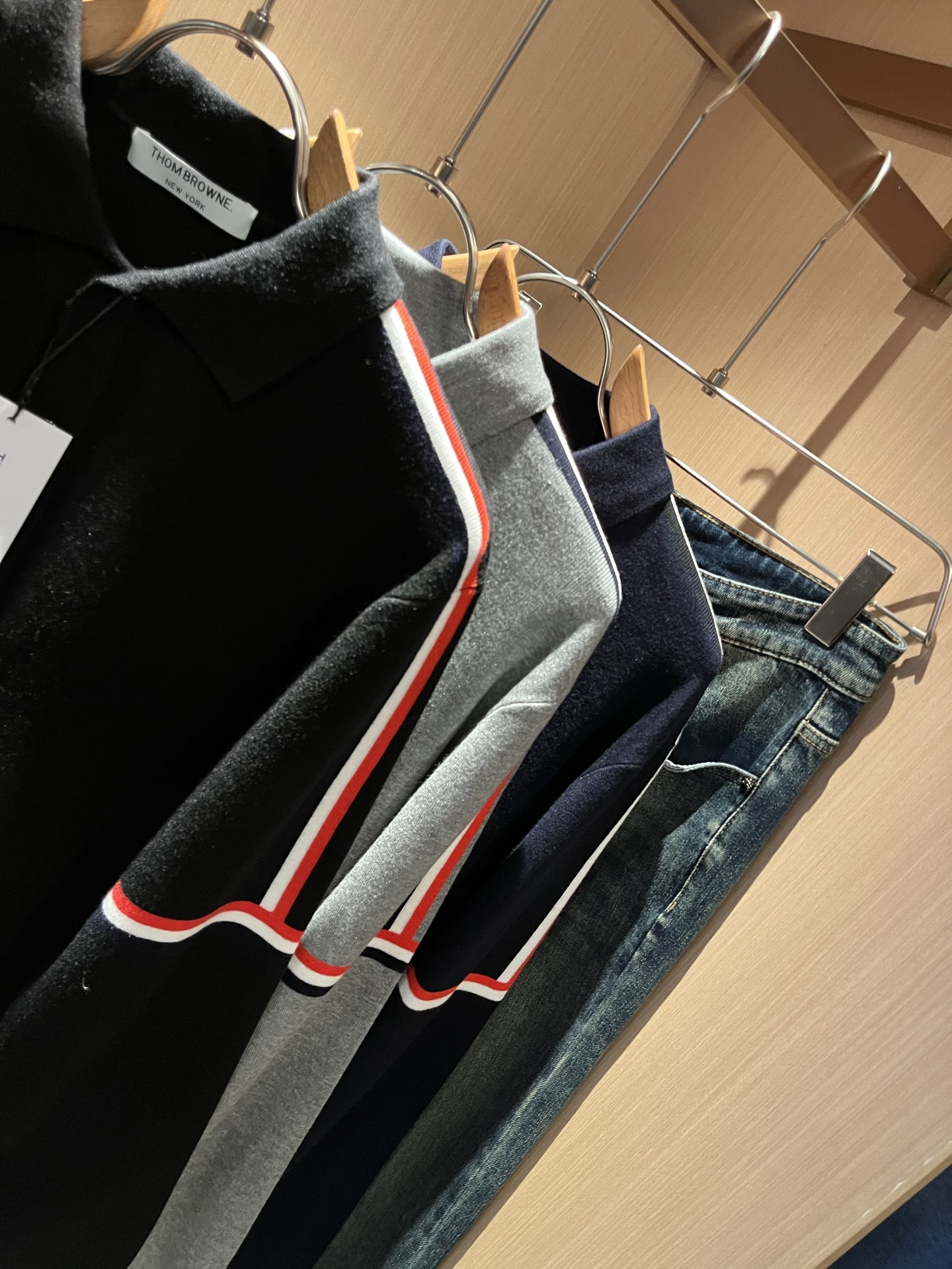 ThomBrow*e汤姆*朗2025秋冬新款男女同款👫针织羊毛开衫，今年的专柜新品，男女同款👫超软羊毛面