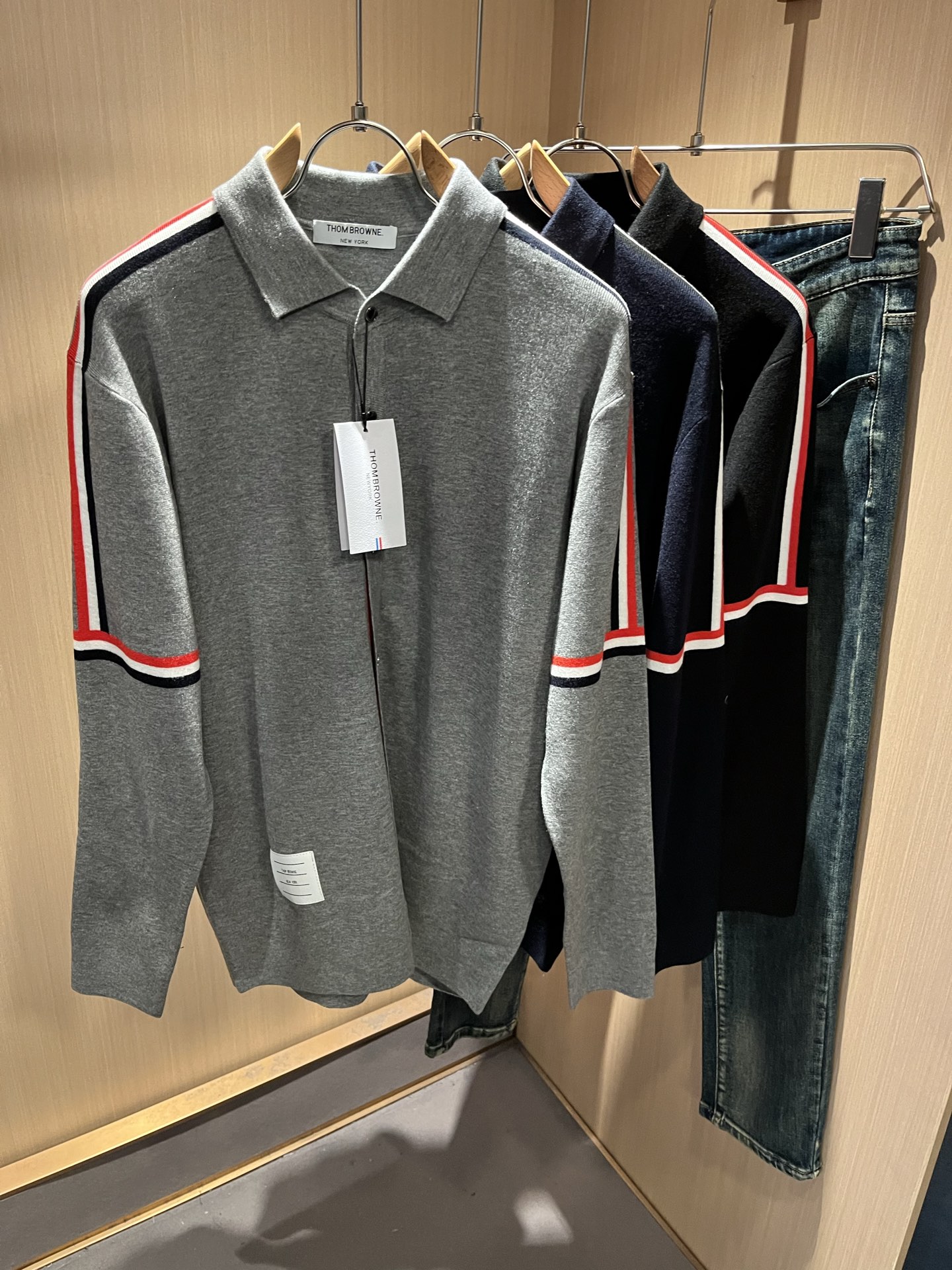 ThomBrow*e汤姆*朗2025秋冬新款男女同款👫针织羊毛开衫，今年的专柜新品，男女同款👫超软羊毛面