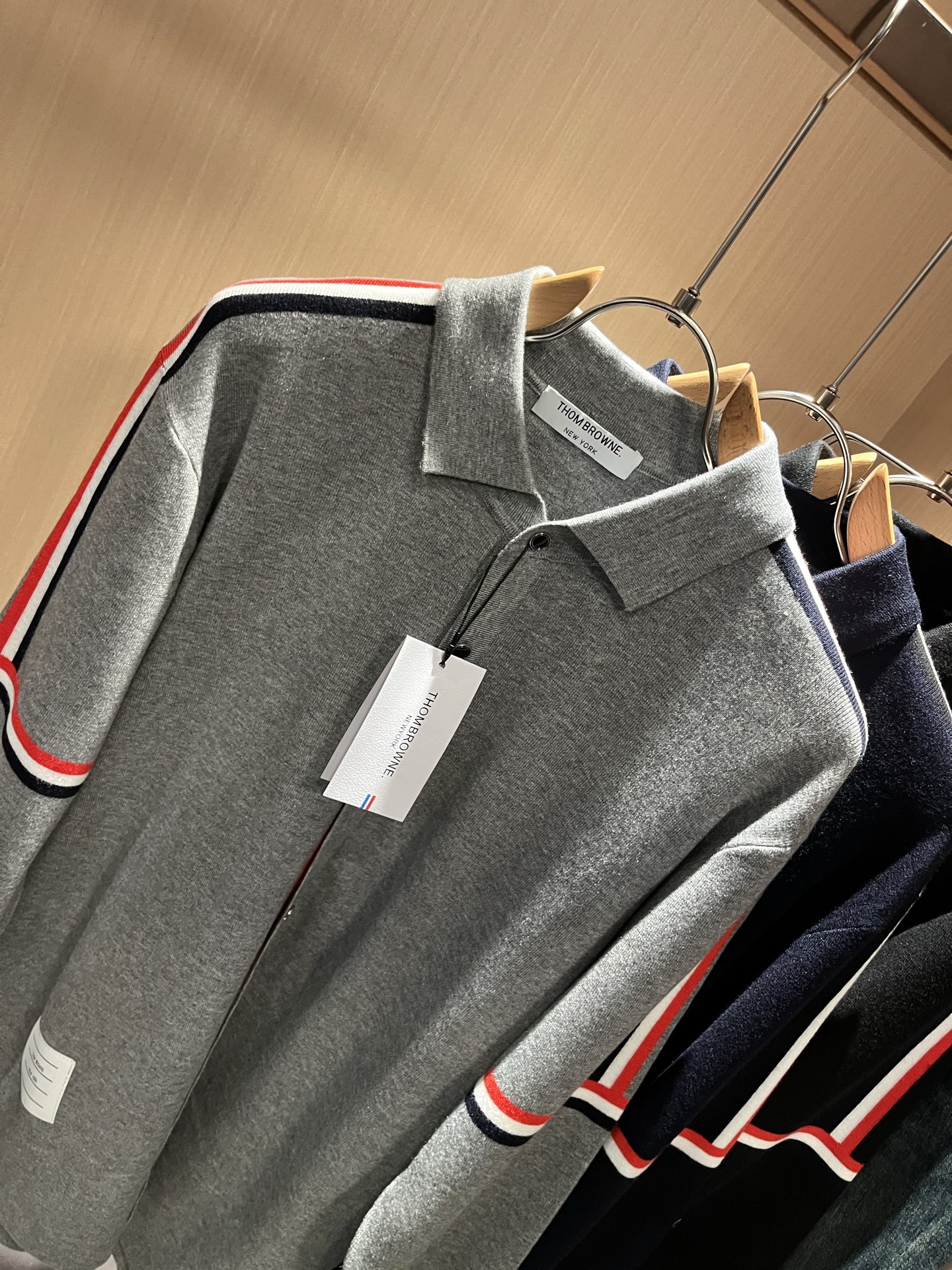 ThomBrow*e汤姆*朗2025秋冬新款男女同款👫针织羊毛开衫，今年的专柜新品，男女同款👫超软羊毛面