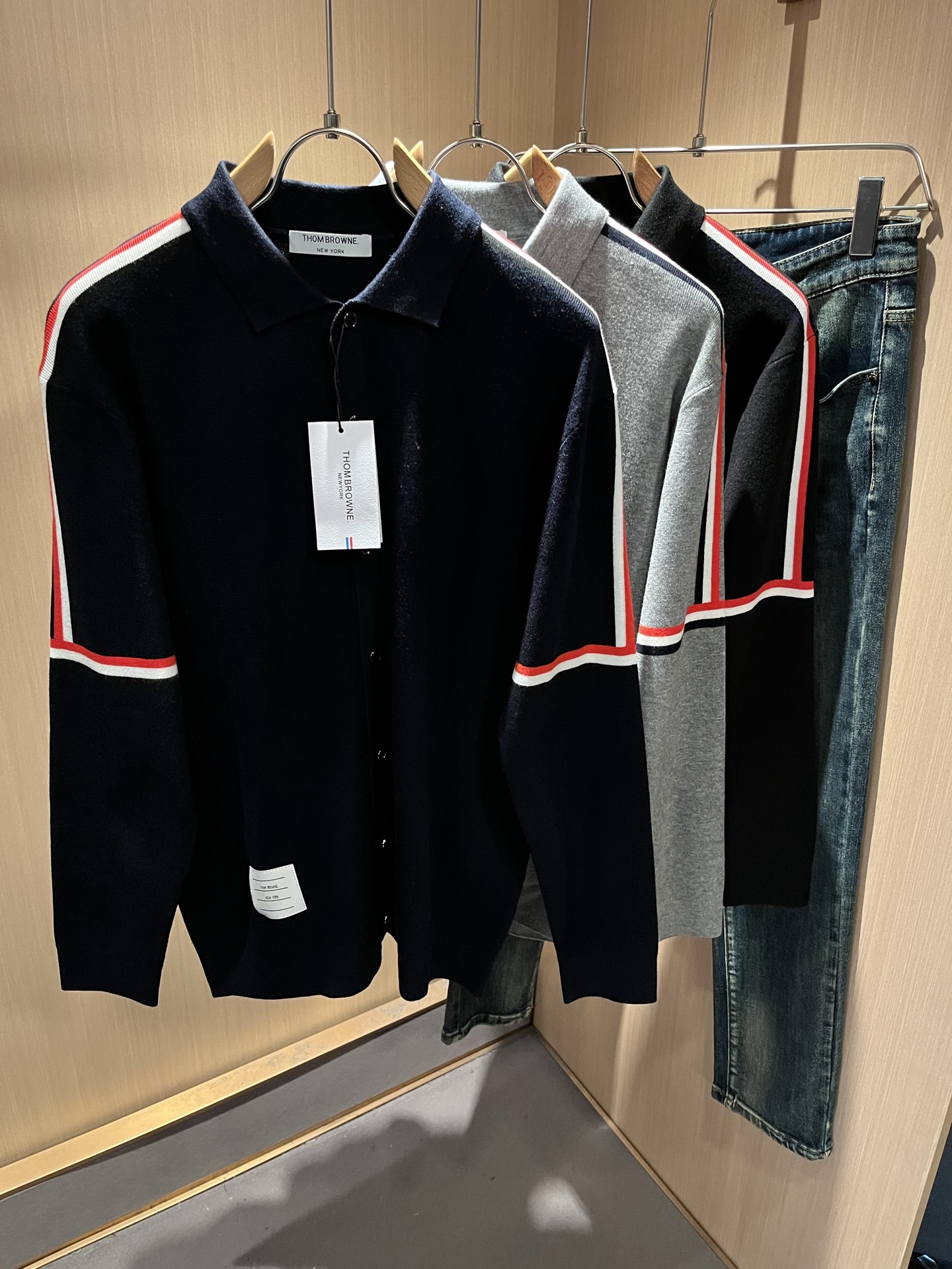 ThomBrow*e汤姆*朗2025秋冬新款男女同款👫针织羊毛开衫，今年的专柜新品，男女同款👫超软羊毛面