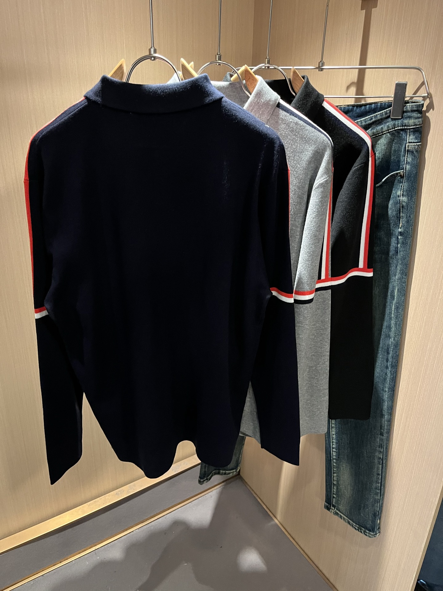 ThomBrow*e汤姆*朗2025秋冬新款男女同款👫针织羊毛开衫，今年的专柜新品，男女同款👫超软羊毛面