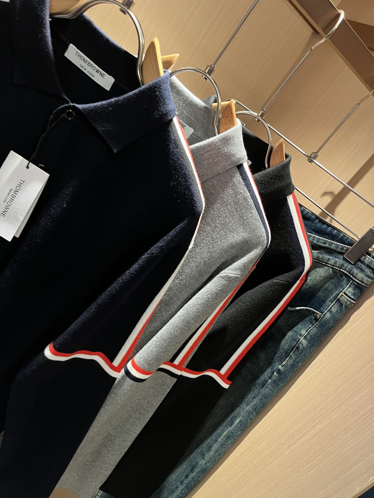 ThomBrow*e汤姆*朗2025秋冬新款男女同款👫针织羊毛开衫，今年的专柜新品，男女同款👫超软羊毛面