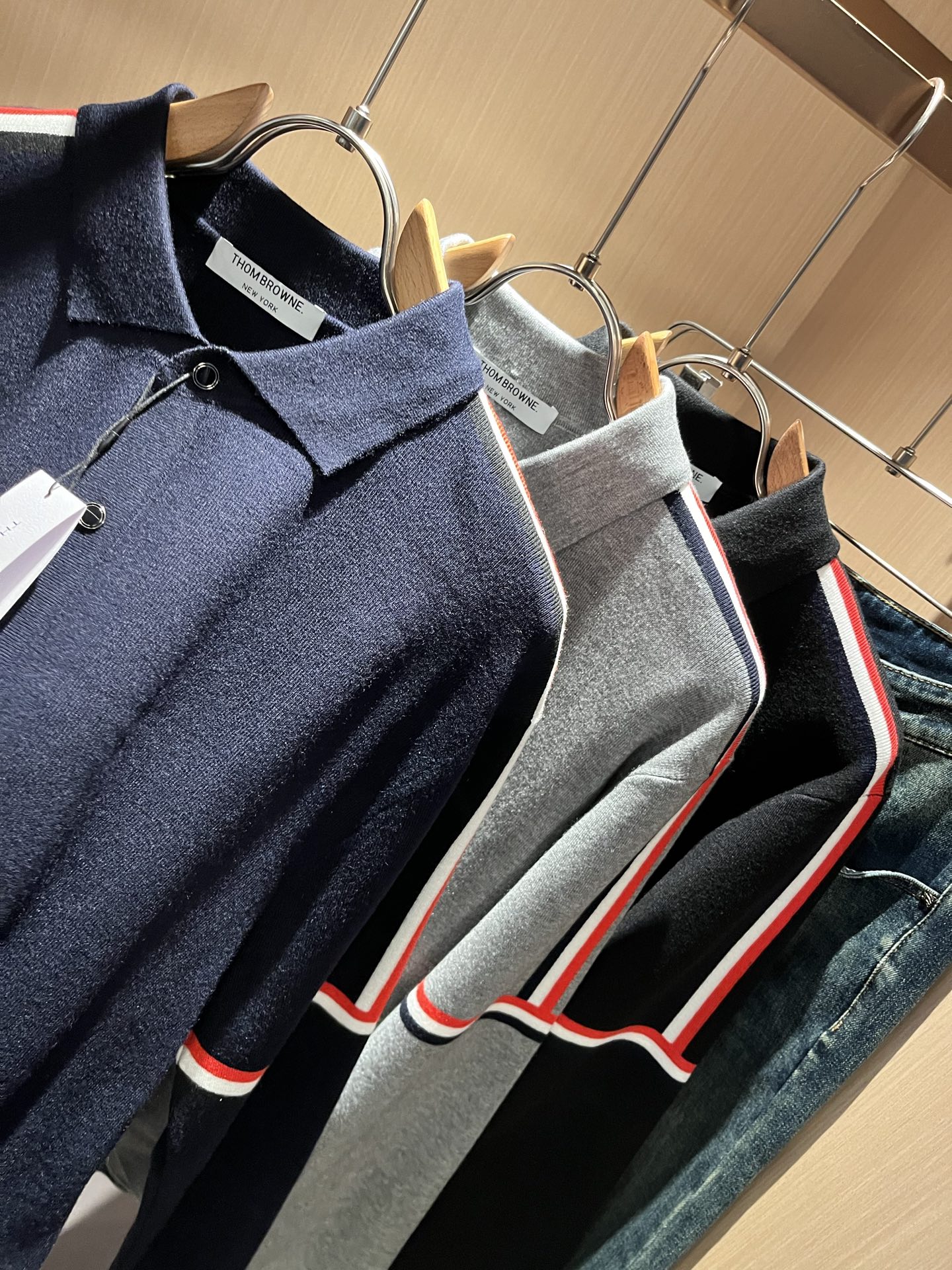 ThomBrow*e汤姆*朗2025秋冬新款男女同款👫针织羊毛开衫，今年的专柜新品，男女同款👫超软羊毛面