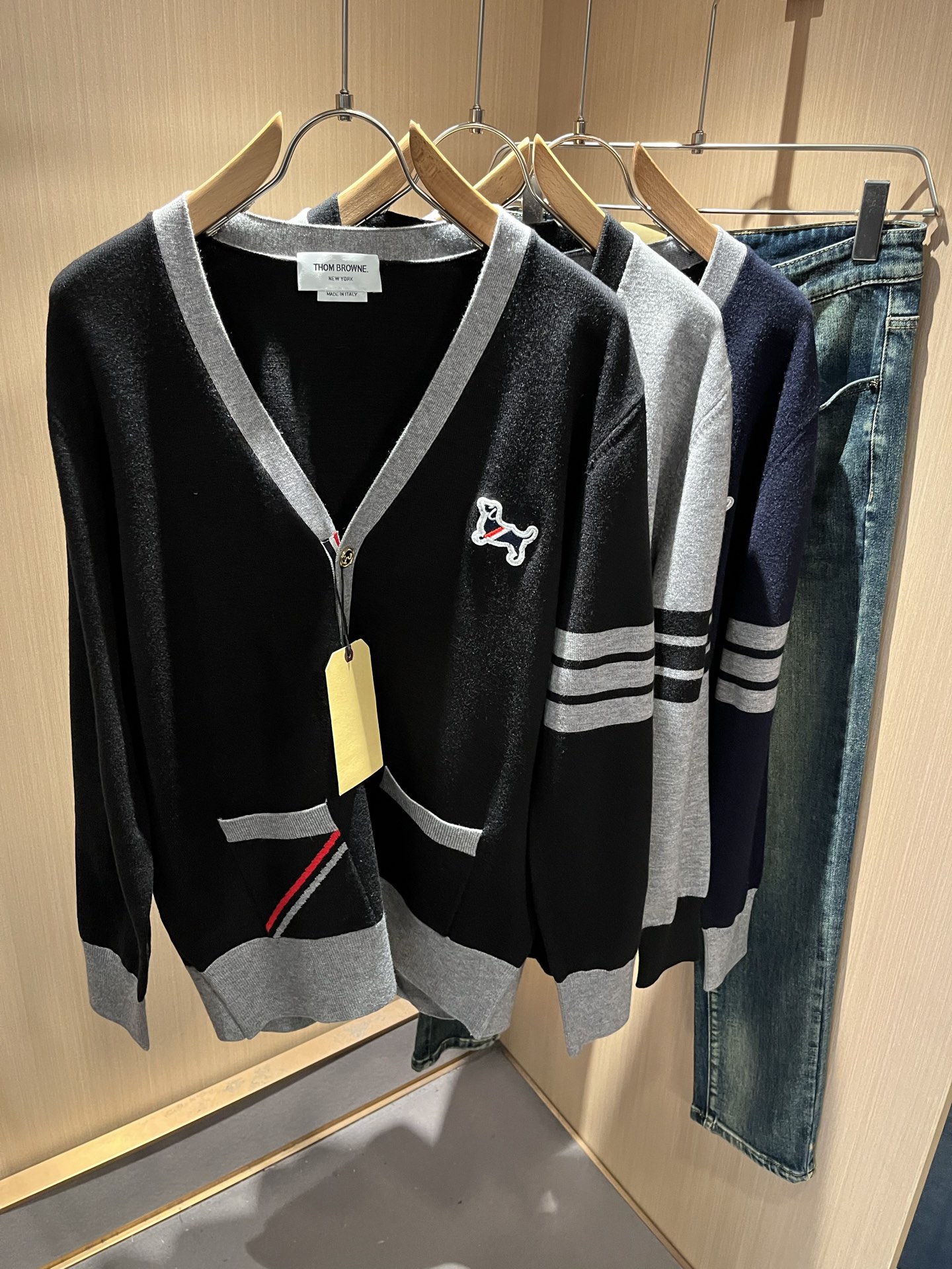 ThomBrow*e汤姆*朗2025秋冬新款男女同款👫针织羊毛开衫，今年的专柜新品，男女同款👫超软羊毛面