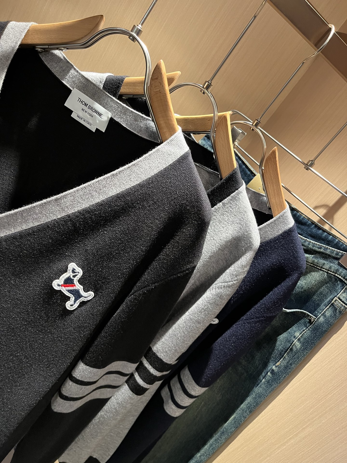 ThomBrow*e汤姆*朗2025秋冬新款男女同款👫针织羊毛开衫，今年的专柜新品，男女同款👫超软羊毛面