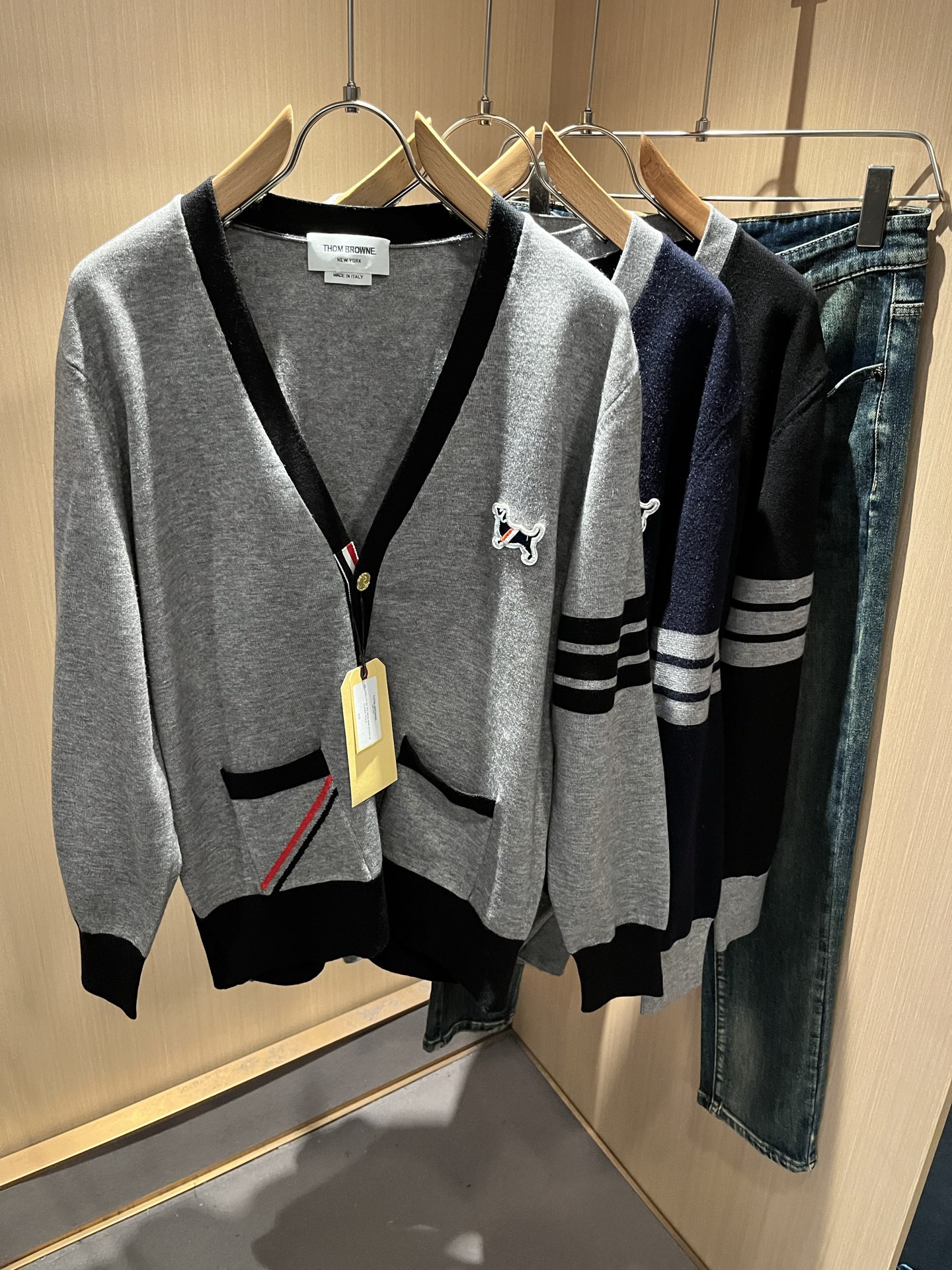 ThomBrow*e汤姆*朗2025秋冬新款男女同款👫针织羊毛开衫，今年的专柜新品，男女同款👫超软羊毛面