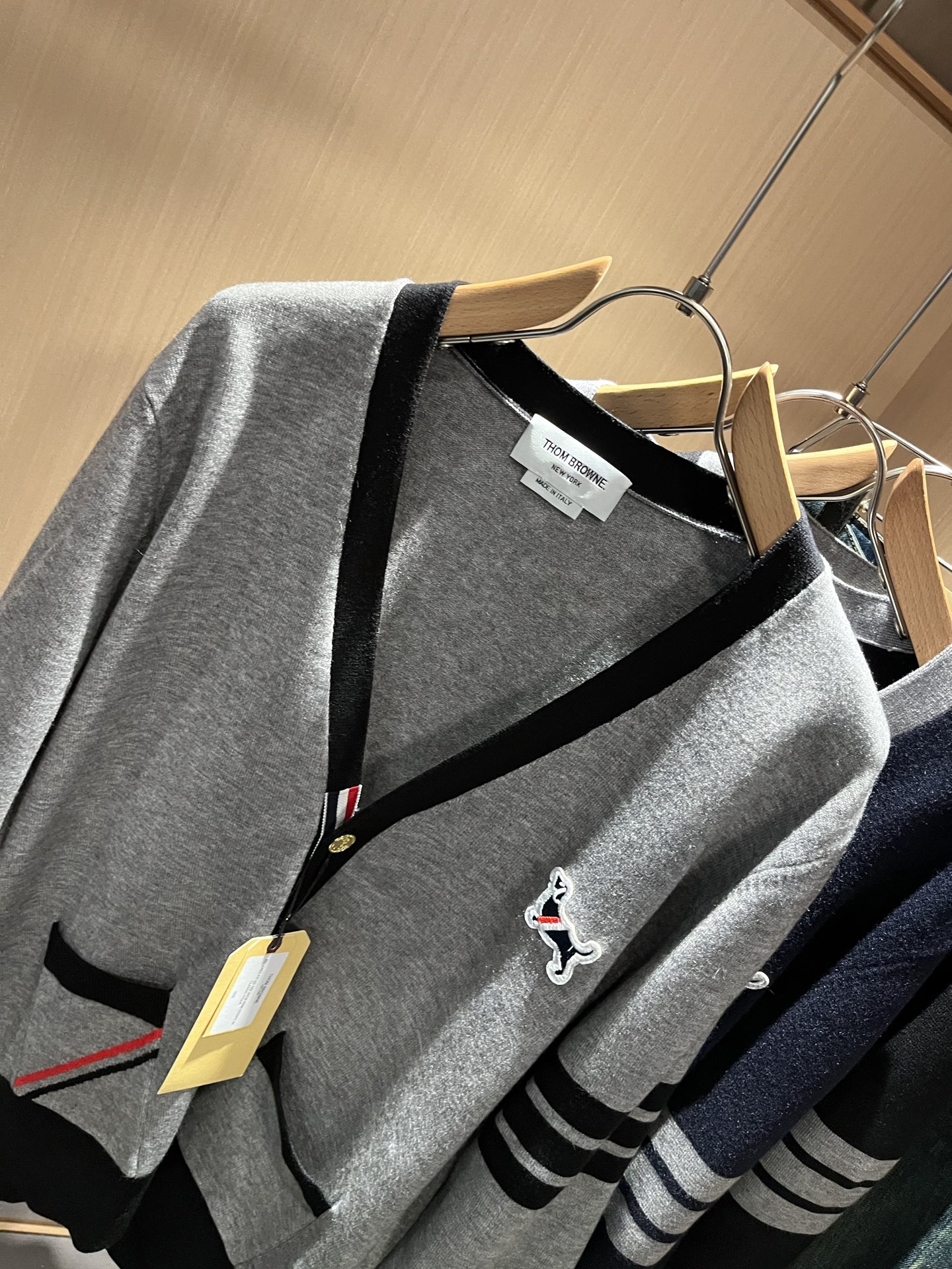 ThomBrow*e汤姆*朗2025秋冬新款男女同款👫针织羊毛开衫，今年的专柜新品，男女同款👫超软羊毛面