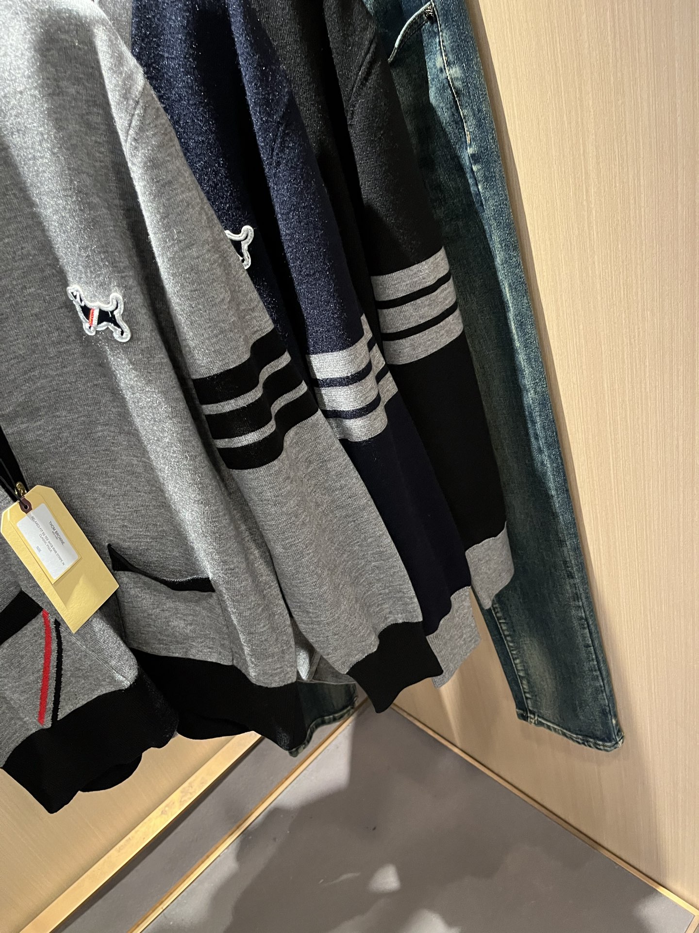 ThomBrow*e汤姆*朗2025秋冬新款男女同款👫针织羊毛开衫，今年的专柜新品，男女同款👫超软羊毛面