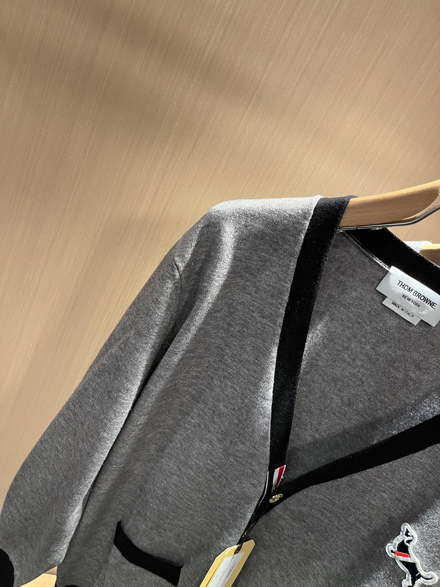 ThomBrow*e汤姆*朗2025秋冬新款男女同款👫针织羊毛开衫，今年的专柜新品，男女同款👫超软羊毛面