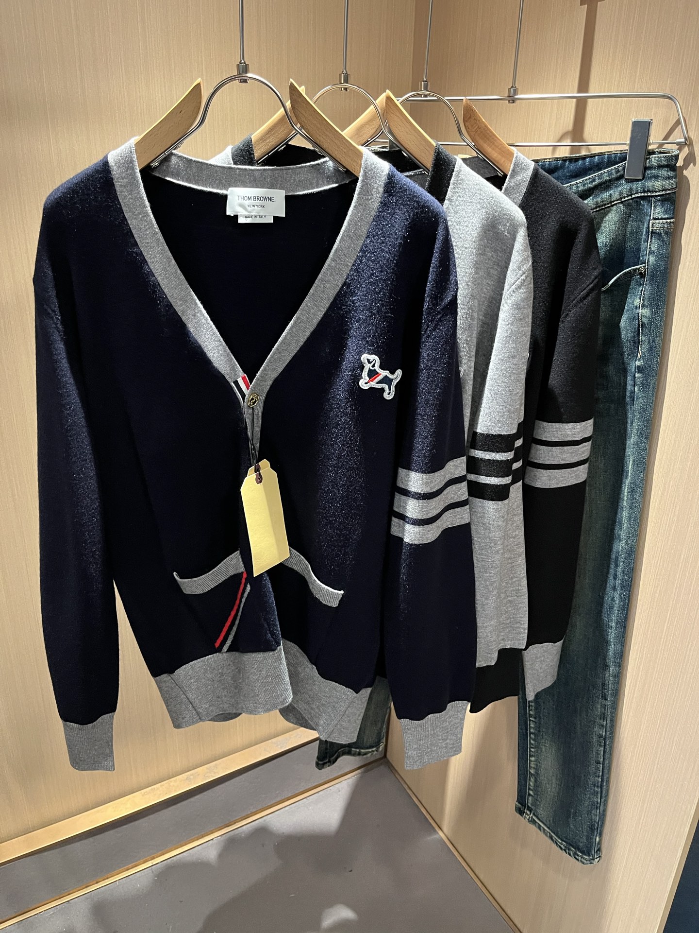 ThomBrow*e汤姆*朗2025秋冬新款男女同款👫针织羊毛开衫，今年的专柜新品，男女同款👫超软羊毛面