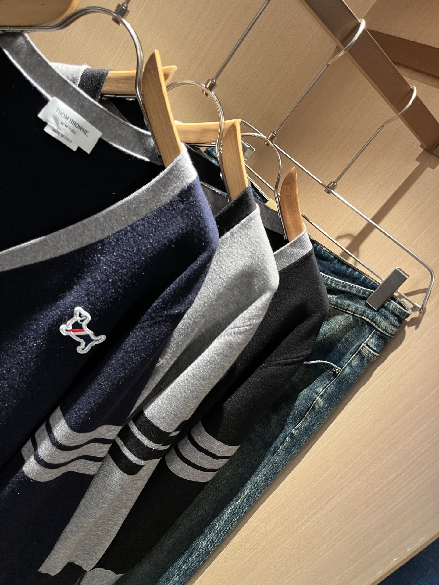 ThomBrow*e汤姆*朗2025秋冬新款男女同款👫针织羊毛开衫，今年的专柜新品，男女同款👫超软羊毛面