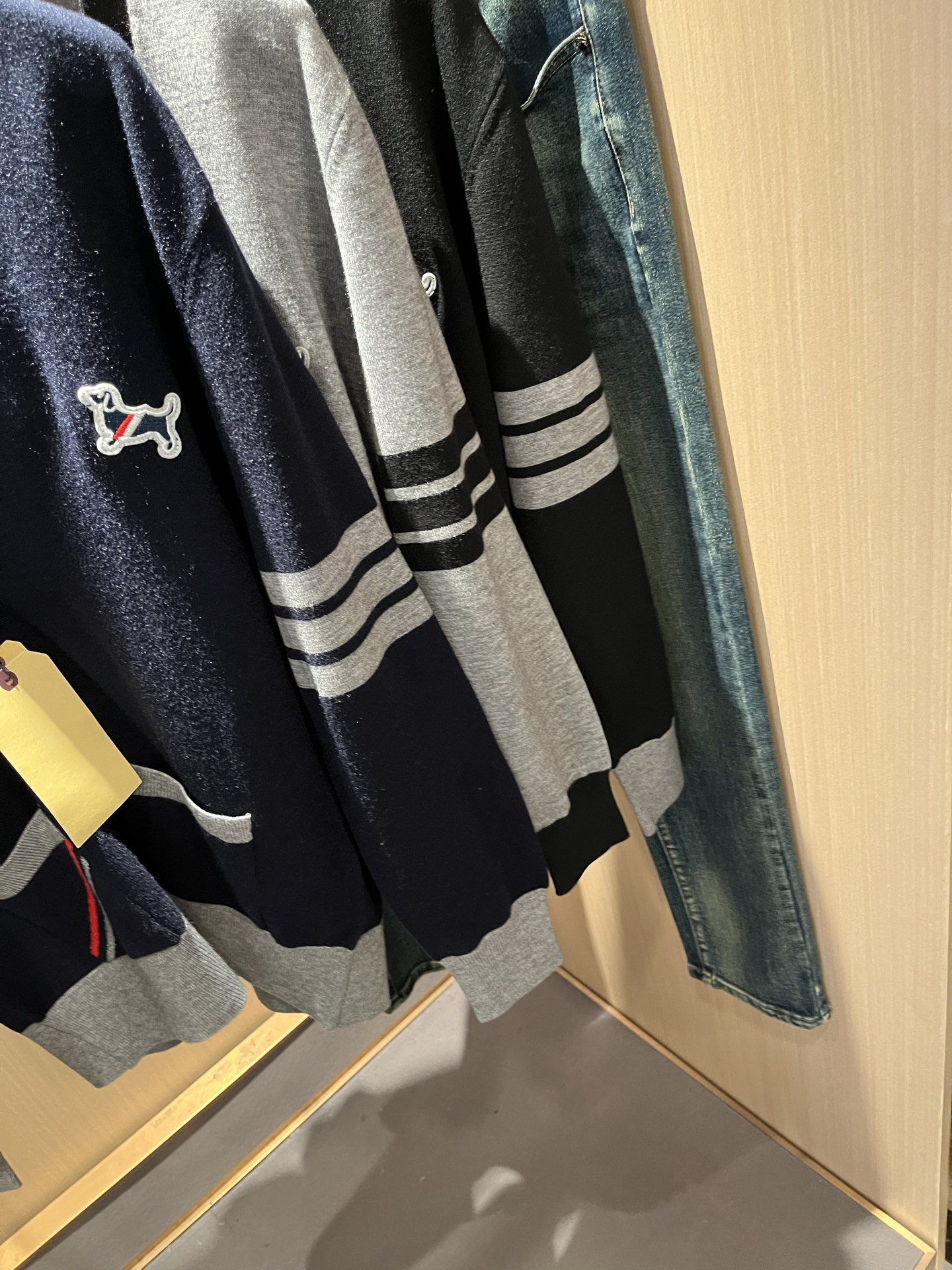 ThomBrow*e汤姆*朗2025秋冬新款男女同款👫针织羊毛开衫，今年的专柜新品，男女同款👫超软羊毛面