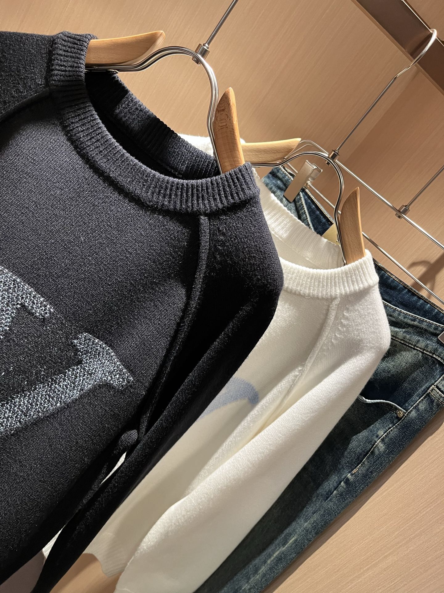 Louis Vuit*on 2025秋冬路易家族轻奢针织羊毛衫！男女同款👫装饰！ 路易家族的新高端，细节